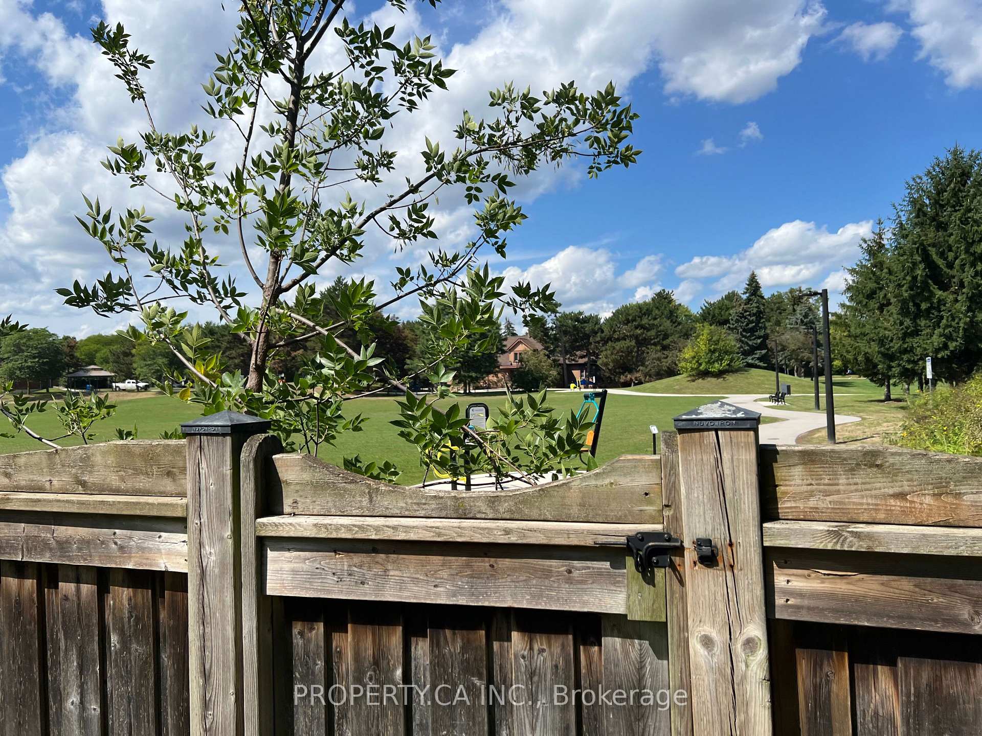 Photo 36 of 32 Brownstone Circle, Vaughan, Crestwood-Springfarm-Yorkhill — HOMEH