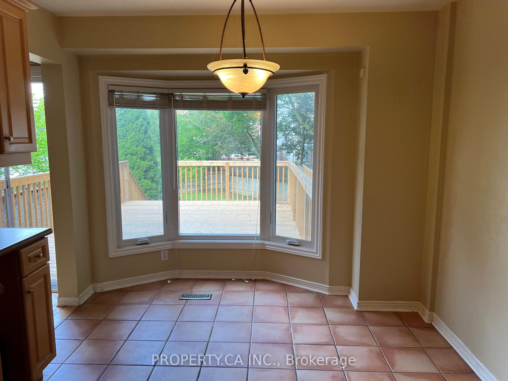 Photo 48 of 32 Brownstone Circle, Vaughan, Crestwood-Springfarm-Yorkhill — HOMEH