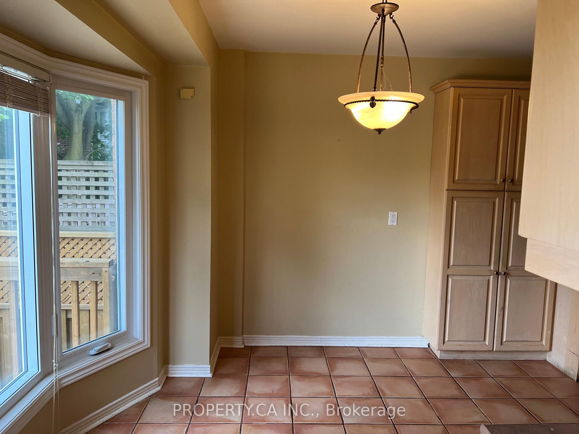 Photo 52 of 32 Brownstone Circle, Vaughan, Crestwood-Springfarm-Yorkhill — HOMEH