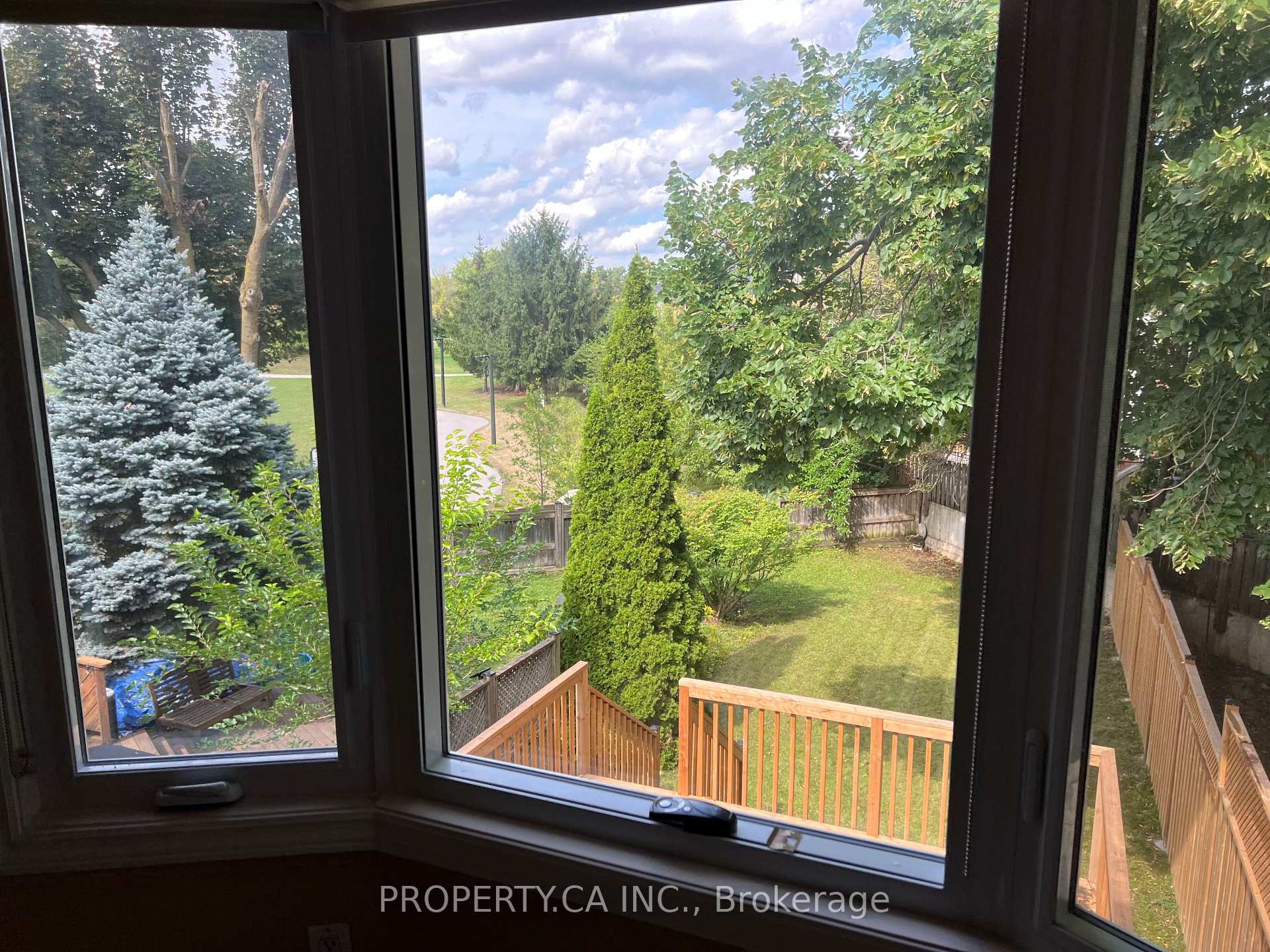 Photo 68 of 32 Brownstone Circle, Vaughan, Crestwood-Springfarm-Yorkhill — HOMEH