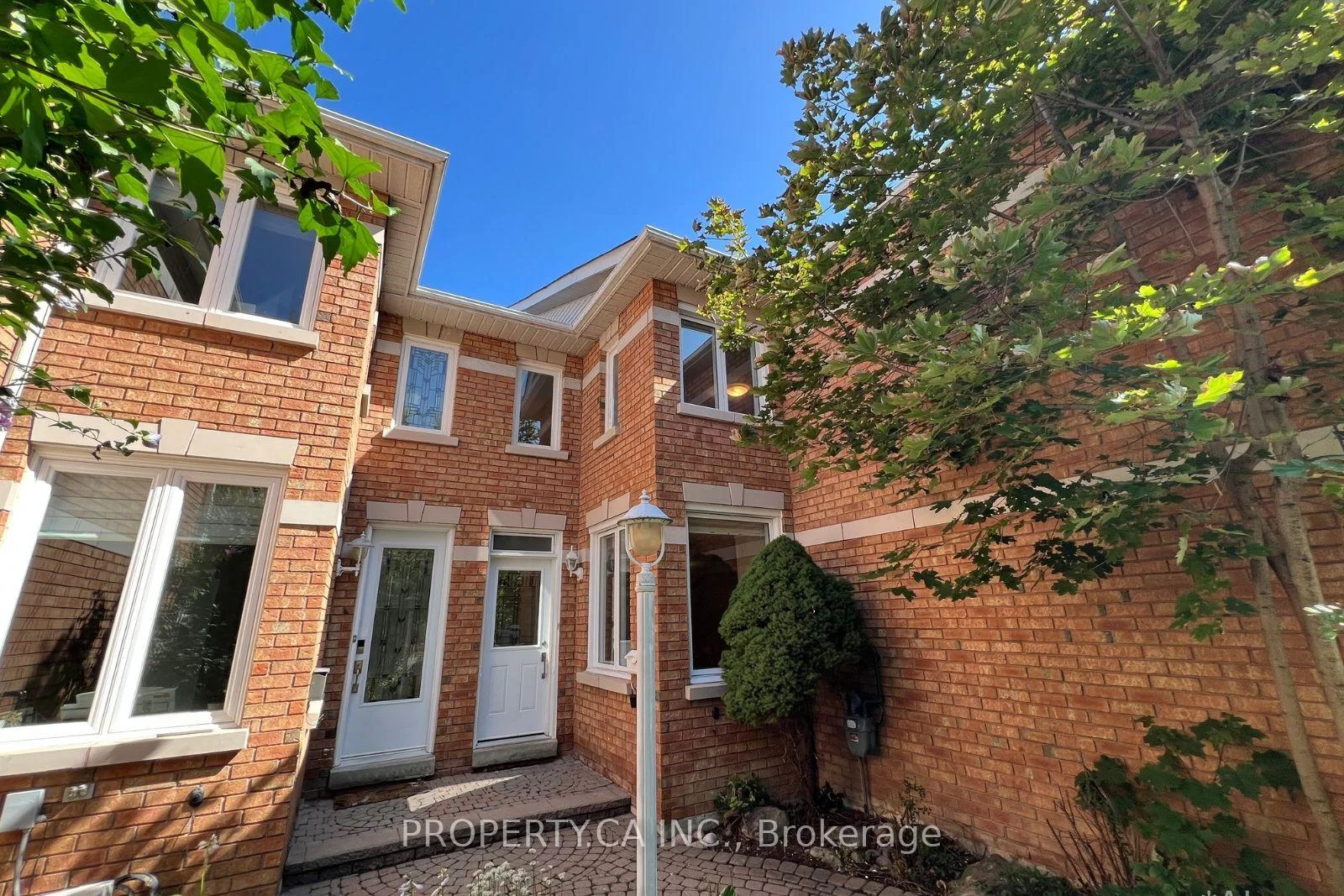 Photo 6 of 32 Brownstone Circle, Vaughan, Crestwood-Springfarm-Yorkhill — HOMEH