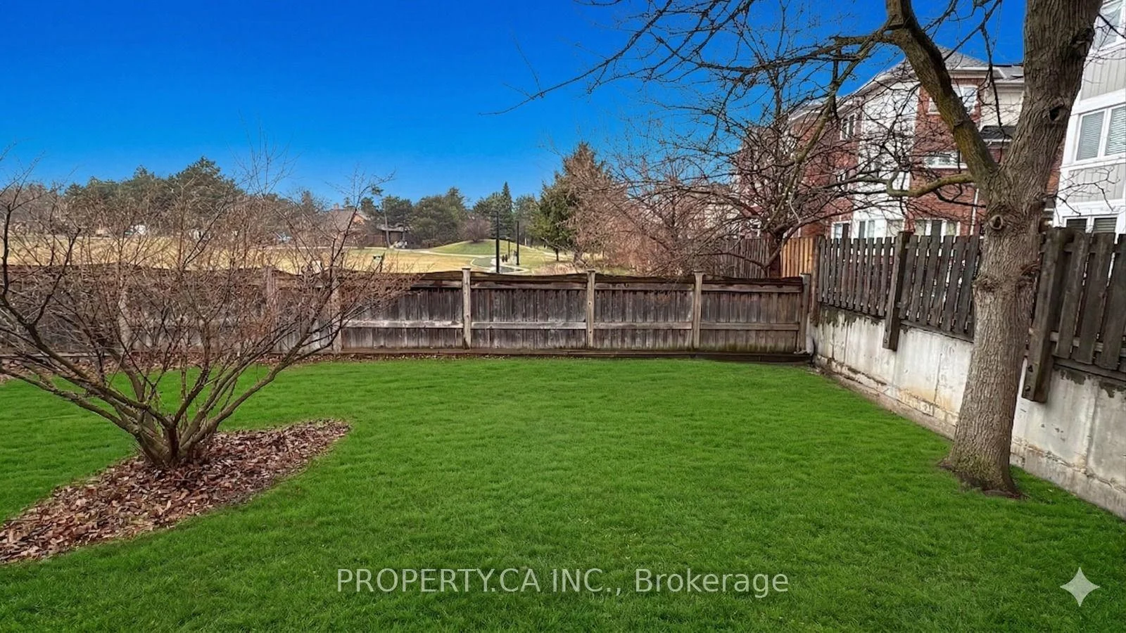 Photo 8 of 32 Brownstone Circle, Vaughan, Crestwood-Springfarm-Yorkhill — HOMEH