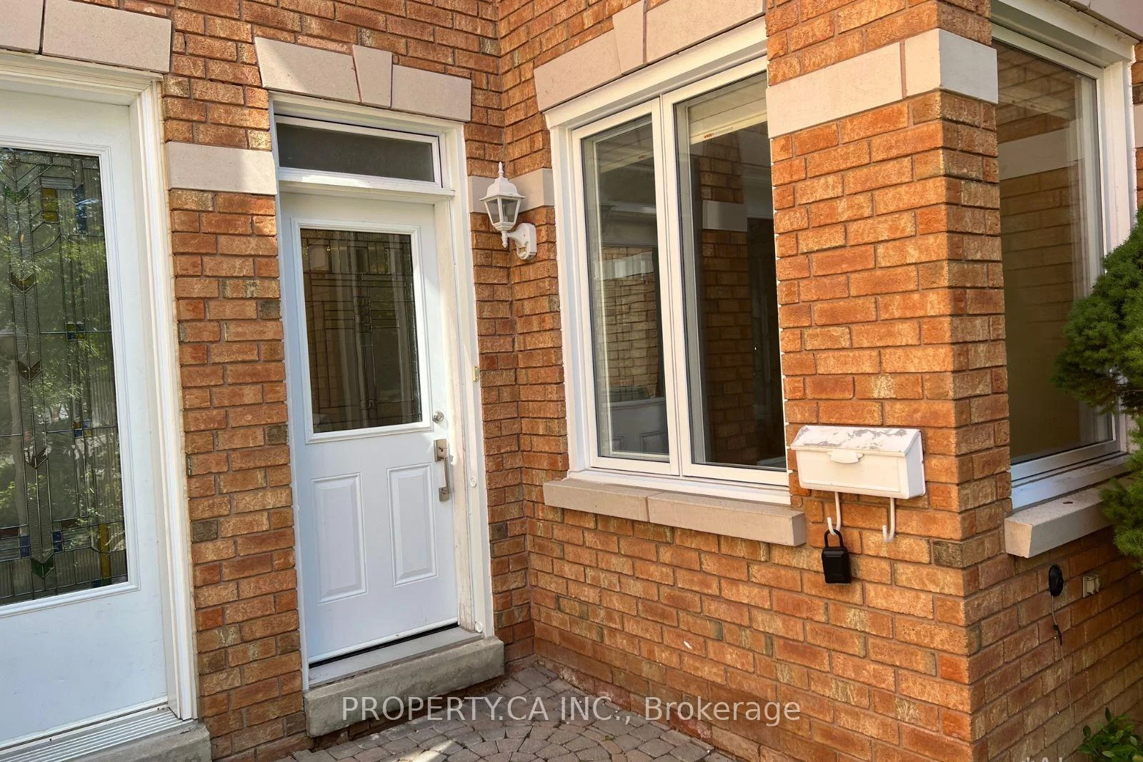 Photo 9 of 32 Brownstone Circle, Vaughan, Crestwood-Springfarm-Yorkhill — HOMEH