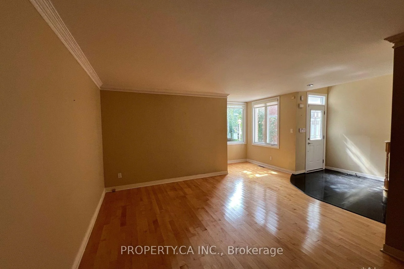 Photo 11 of 32 Brownstone Circle, Vaughan, Crestwood-Springfarm-Yorkhill — HOMEH