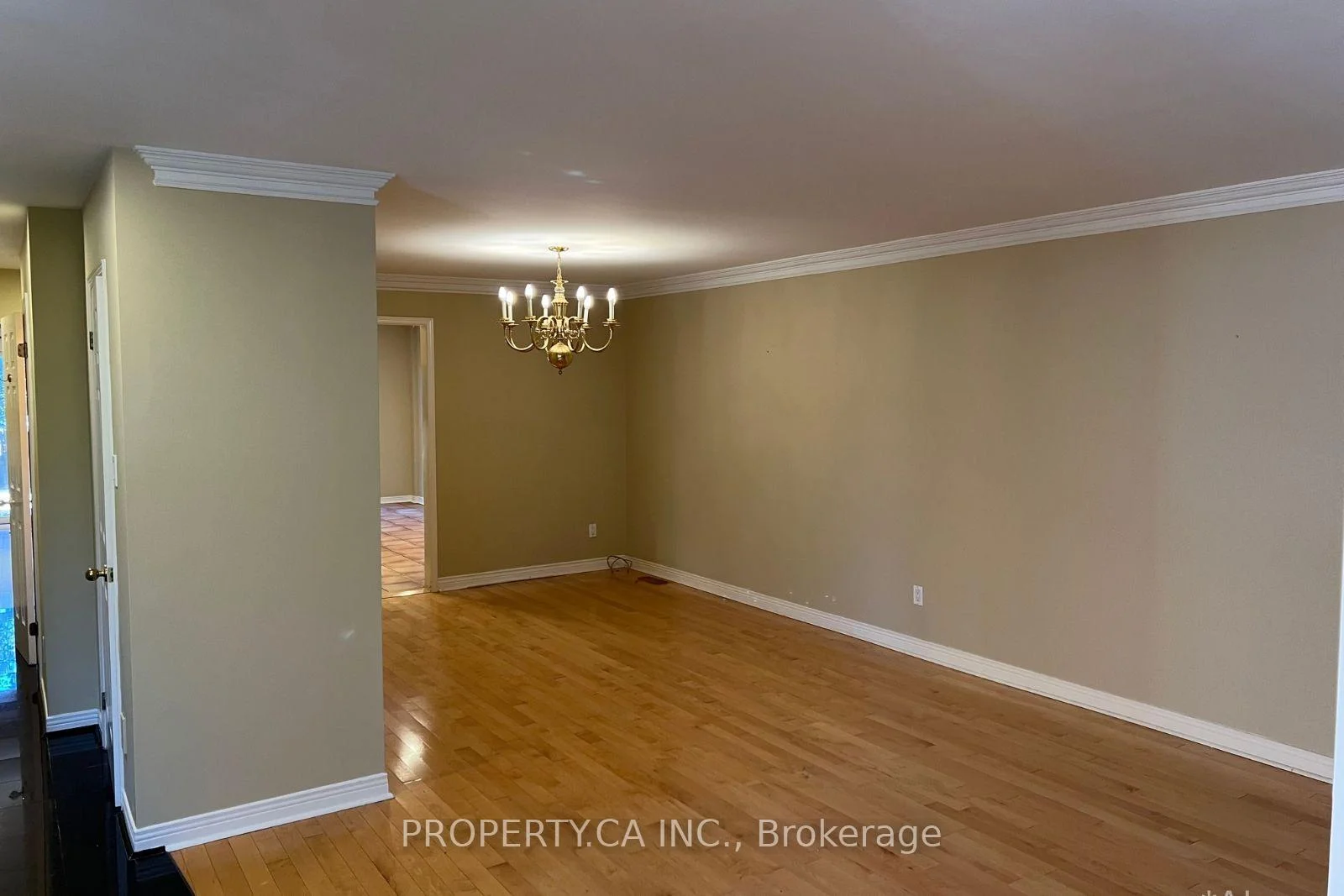 Photo 13 of 32 Brownstone Circle, Vaughan, Crestwood-Springfarm-Yorkhill — HOMEH
