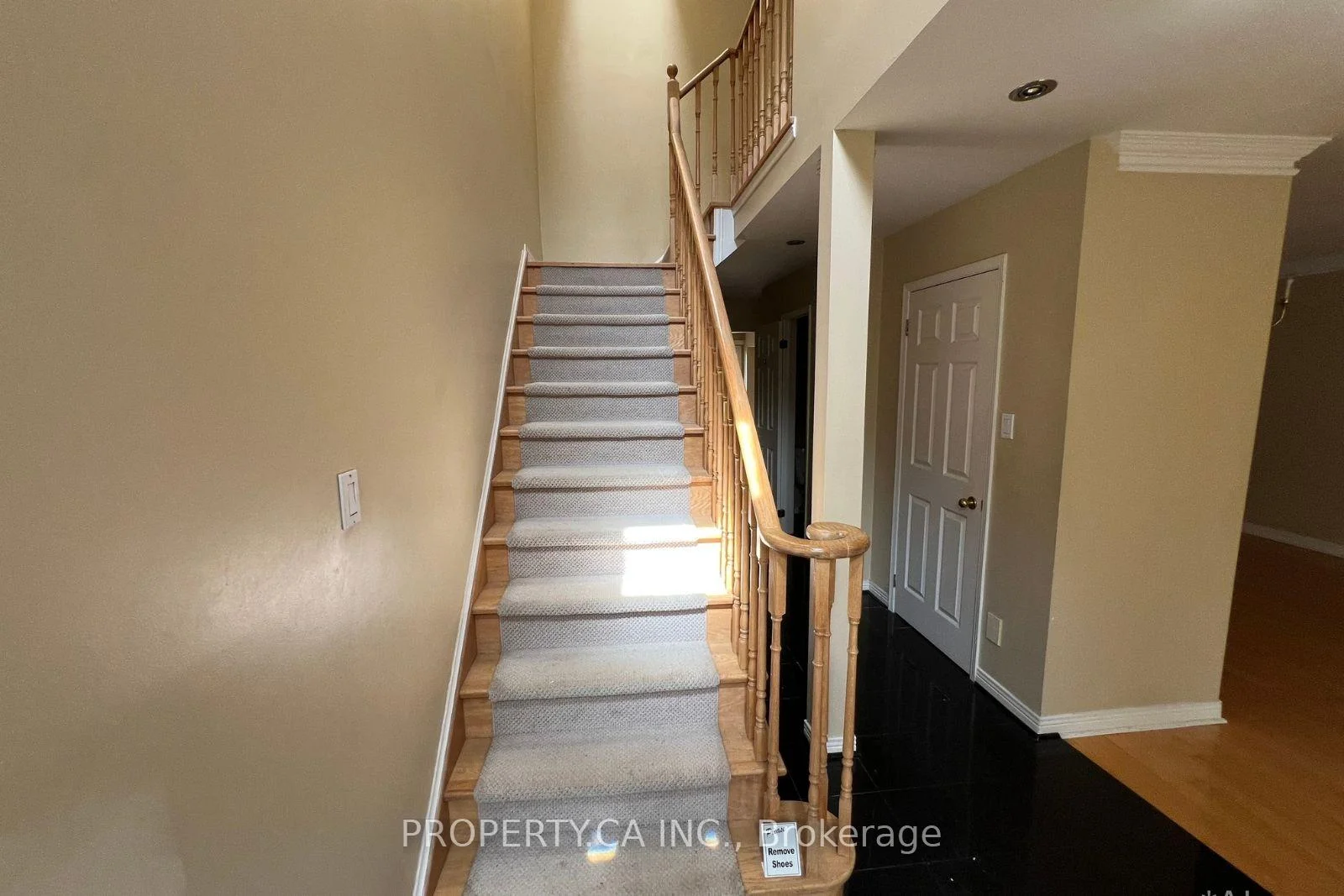 Photo 15 of 32 Brownstone Circle, Vaughan, Crestwood-Springfarm-Yorkhill — HOMEH