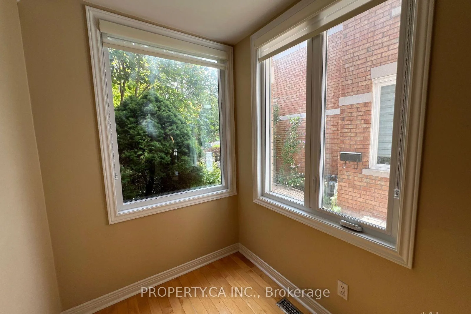 Photo 17 of 32 Brownstone Circle, Vaughan, Crestwood-Springfarm-Yorkhill — HOMEH