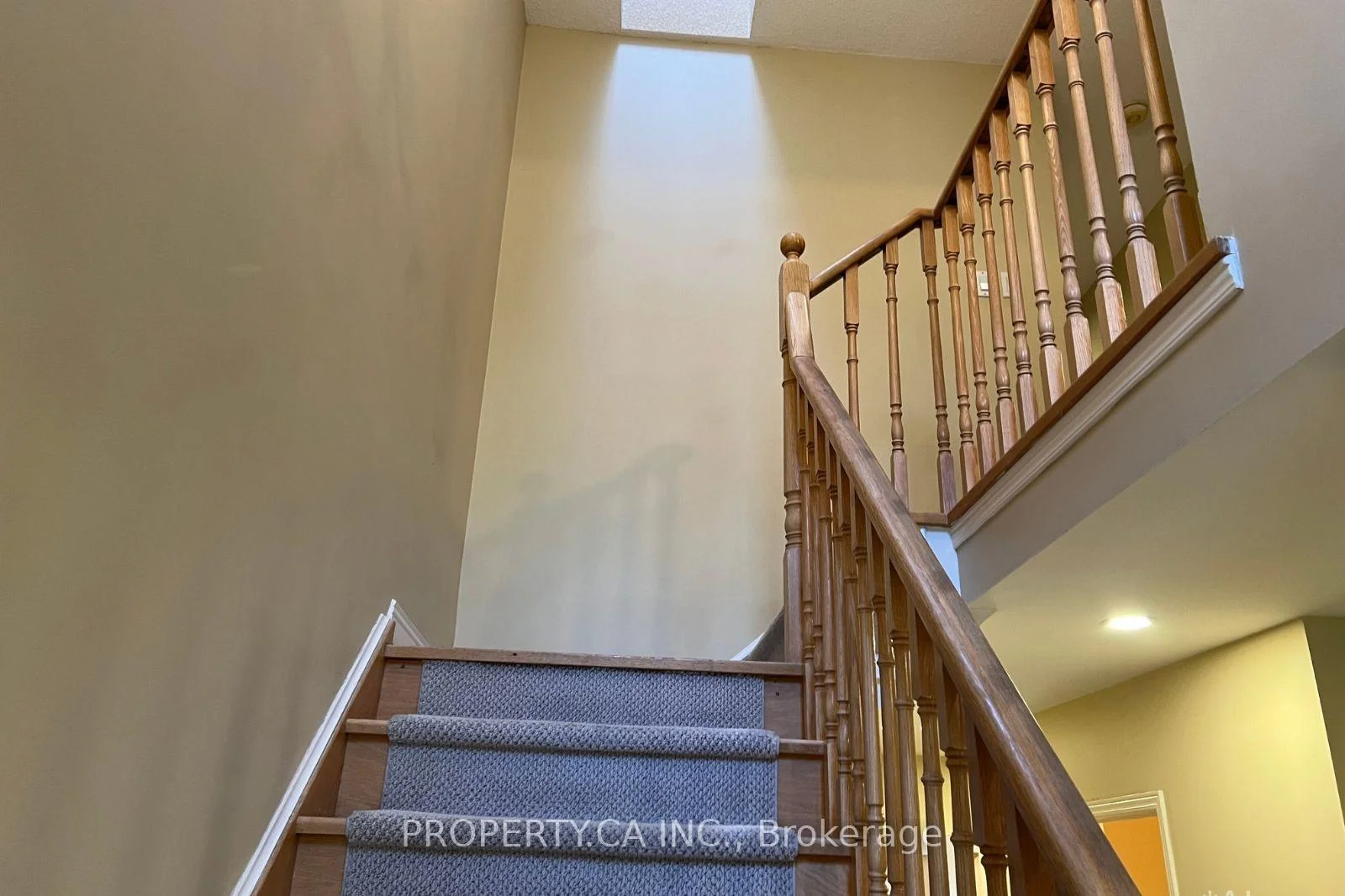 Photo 55 of 32 Brownstone Circle, Vaughan, Crestwood-Springfarm-Yorkhill — HOMEH