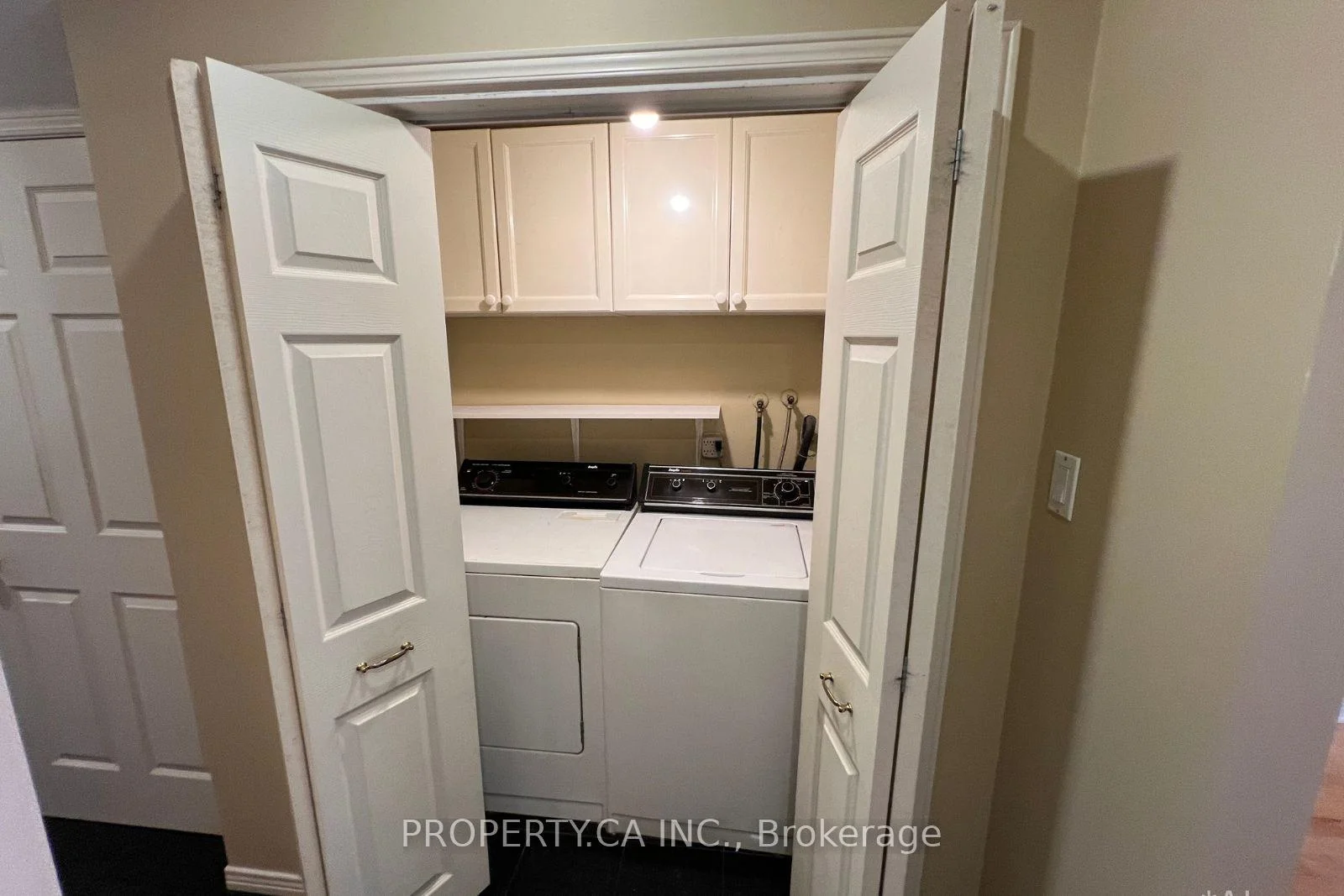 Photo 71 of 32 Brownstone Circle, Vaughan, Crestwood-Springfarm-Yorkhill — HOMEH