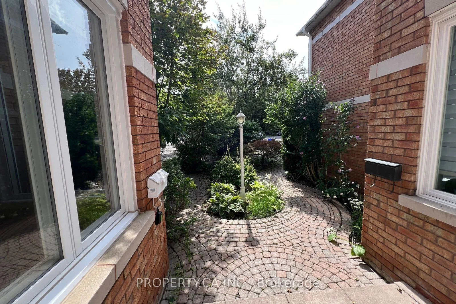 Photo 73 of 32 Brownstone Circle, Vaughan, Crestwood-Springfarm-Yorkhill — HOMEH