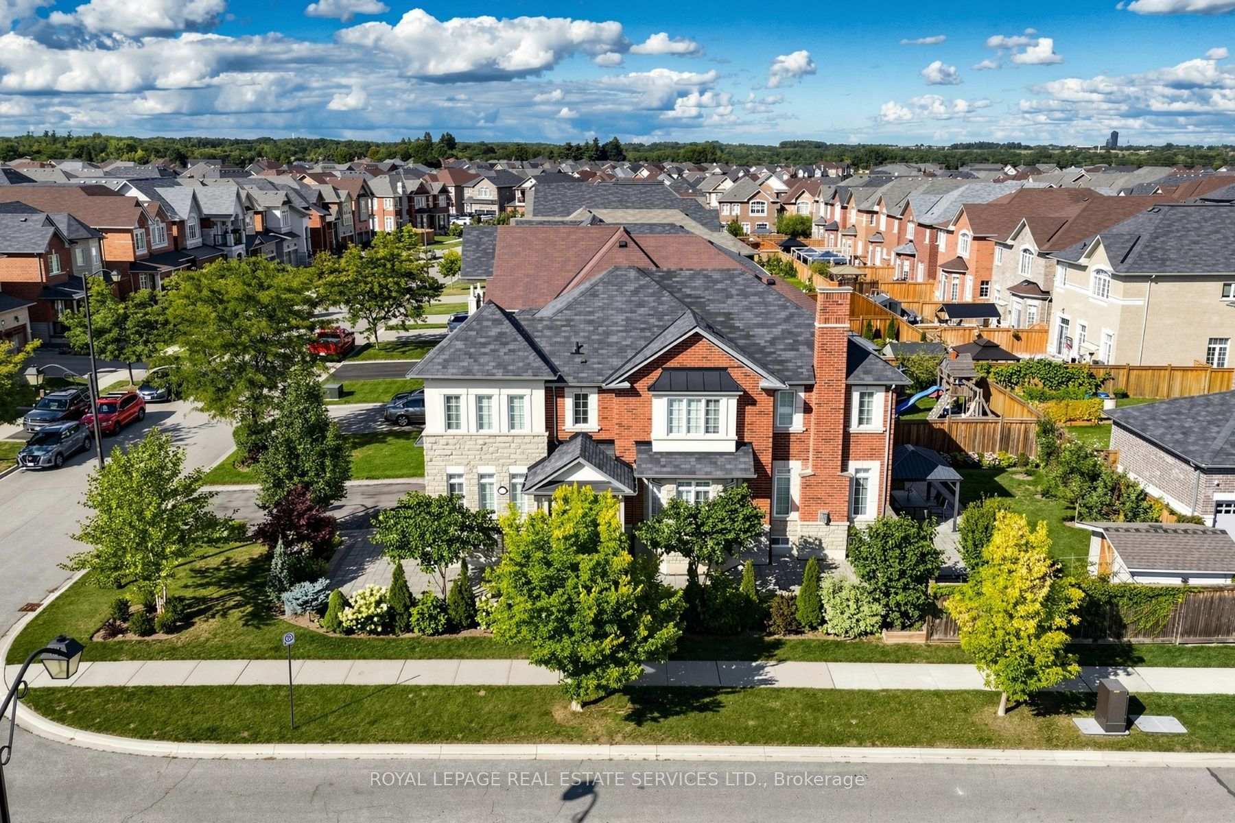 Photo 2 of 68 Hartwell Road, Halton Hills, Georgetown — HOMEH