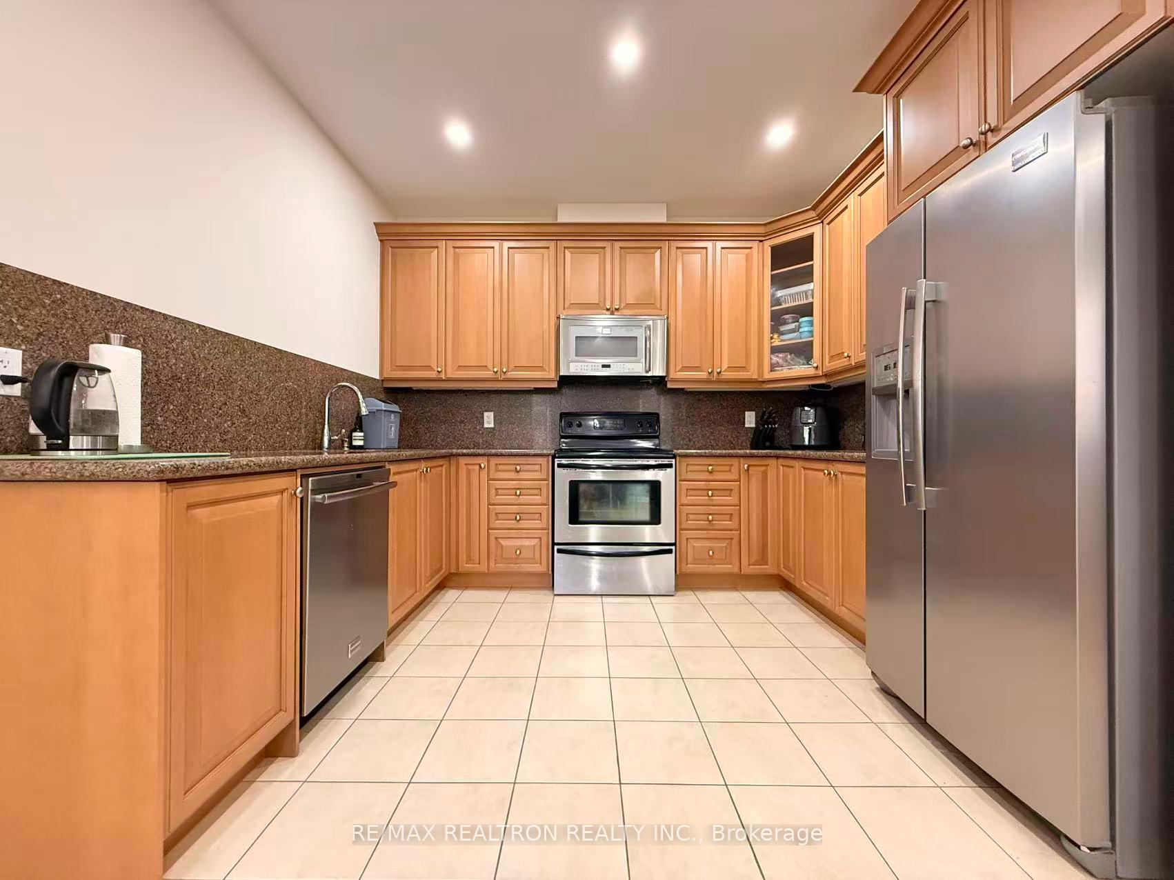 Photo 10 of 96 Ostrovsky Road, Vaughan, Vellore Village — HOMEH