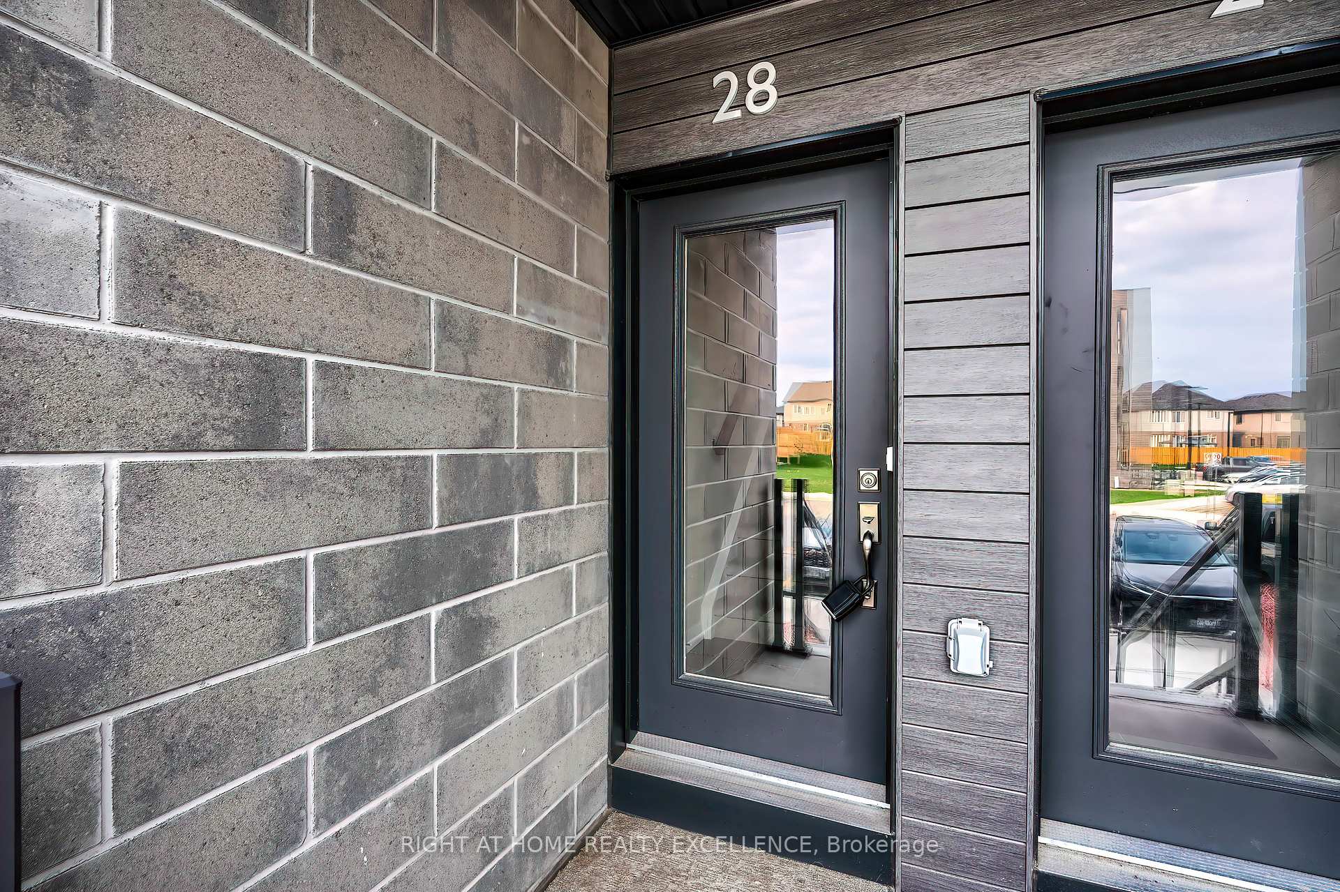 Photo 2 of Unit 28, 261 Woodbine Avenue, Kitchener, Huron Park — HOMEH