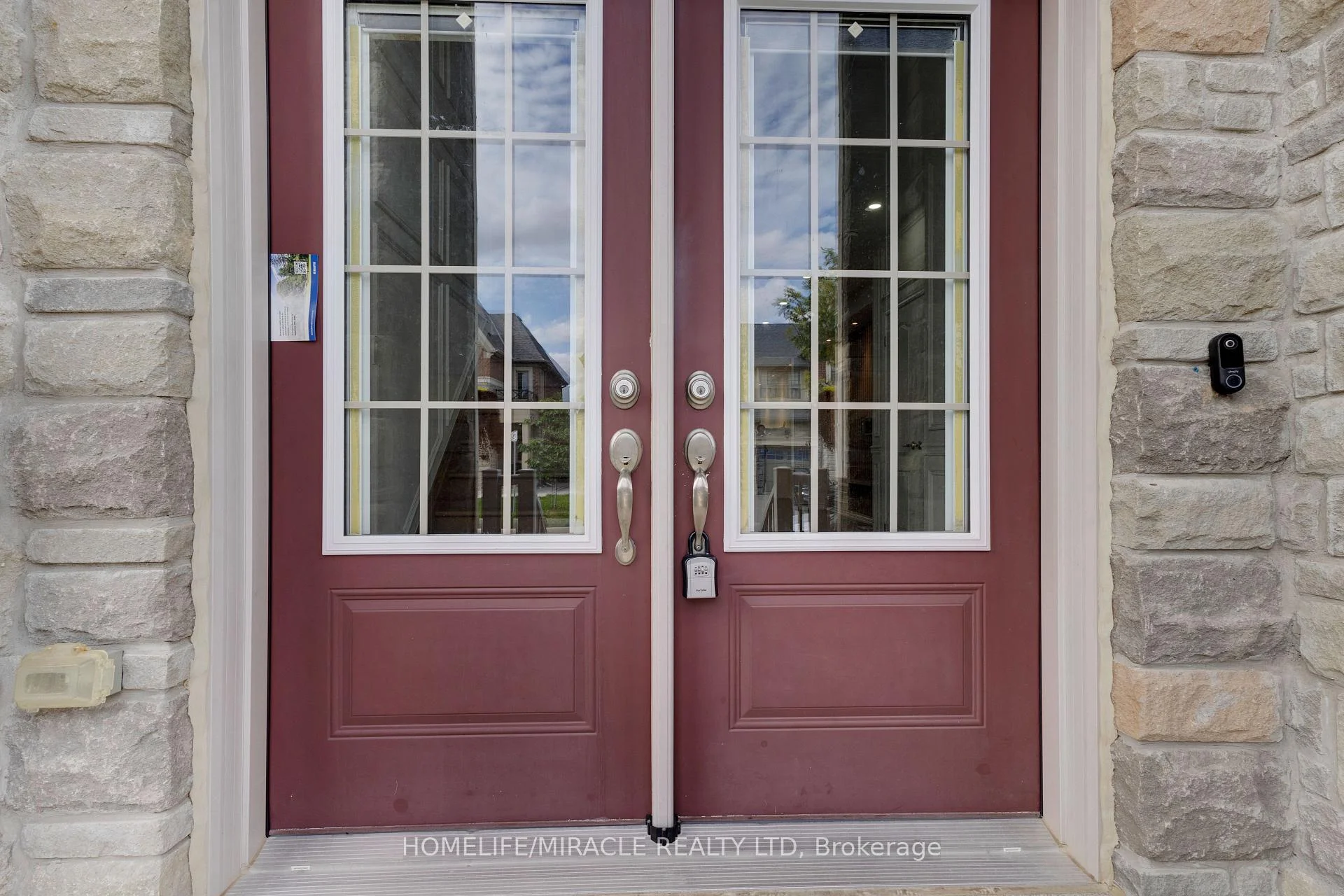 Photo 4 of Unit Upper, 106 Dolobram Trail, Brampton, Northwest Brampton — HOMEH