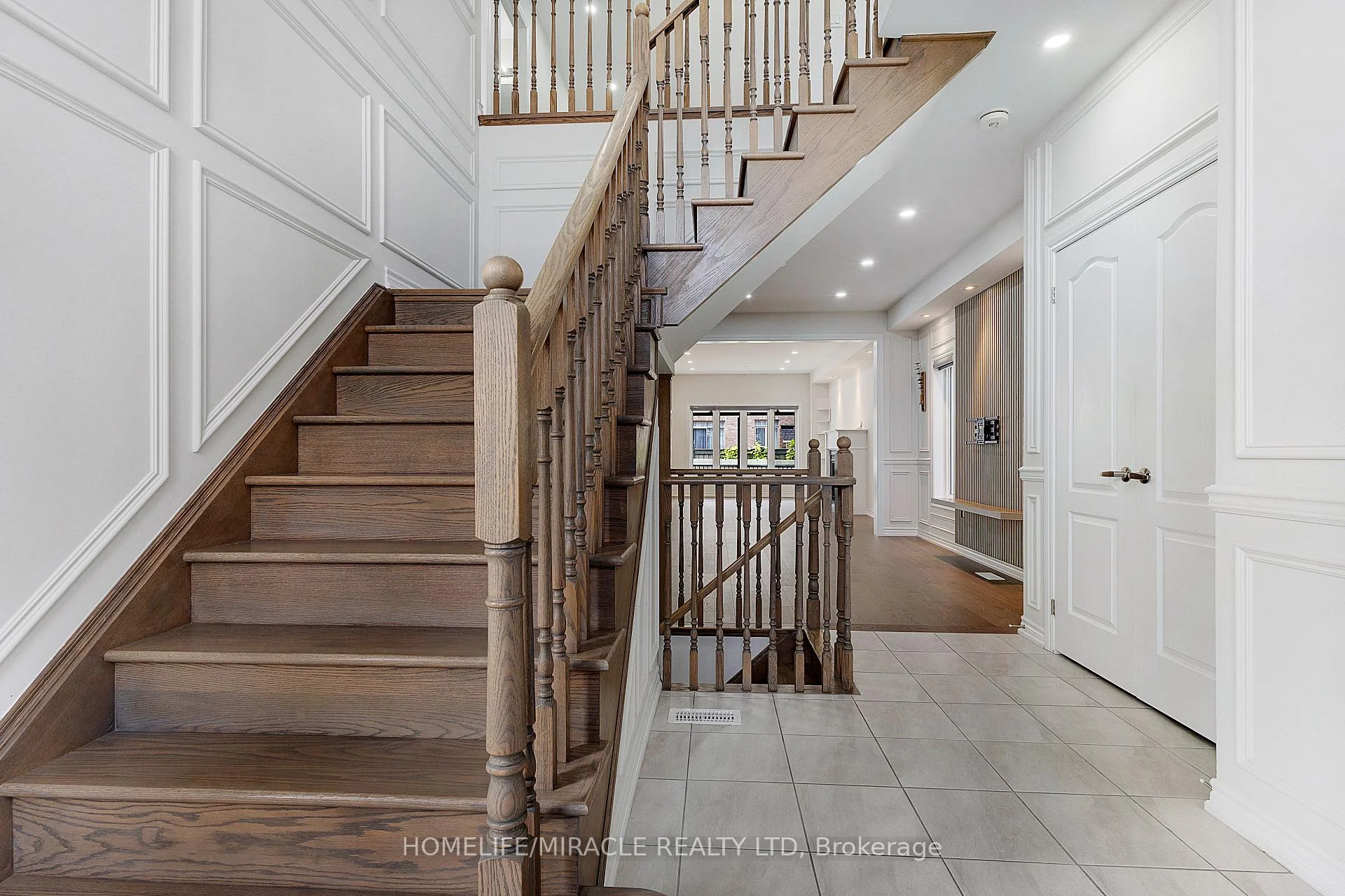 Photo 6 of Unit Upper, 106 Dolobram Trail, Brampton, Northwest Brampton — HOMEH