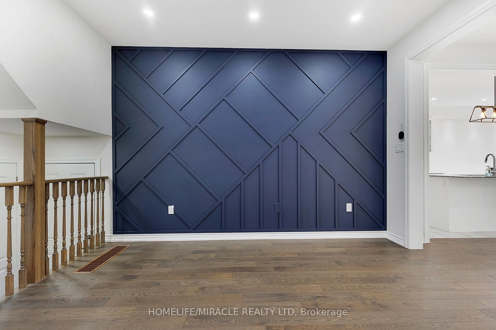 Photo 10 of Unit Upper, 106 Dolobram Trail, Brampton, Northwest Brampton — HOMEH