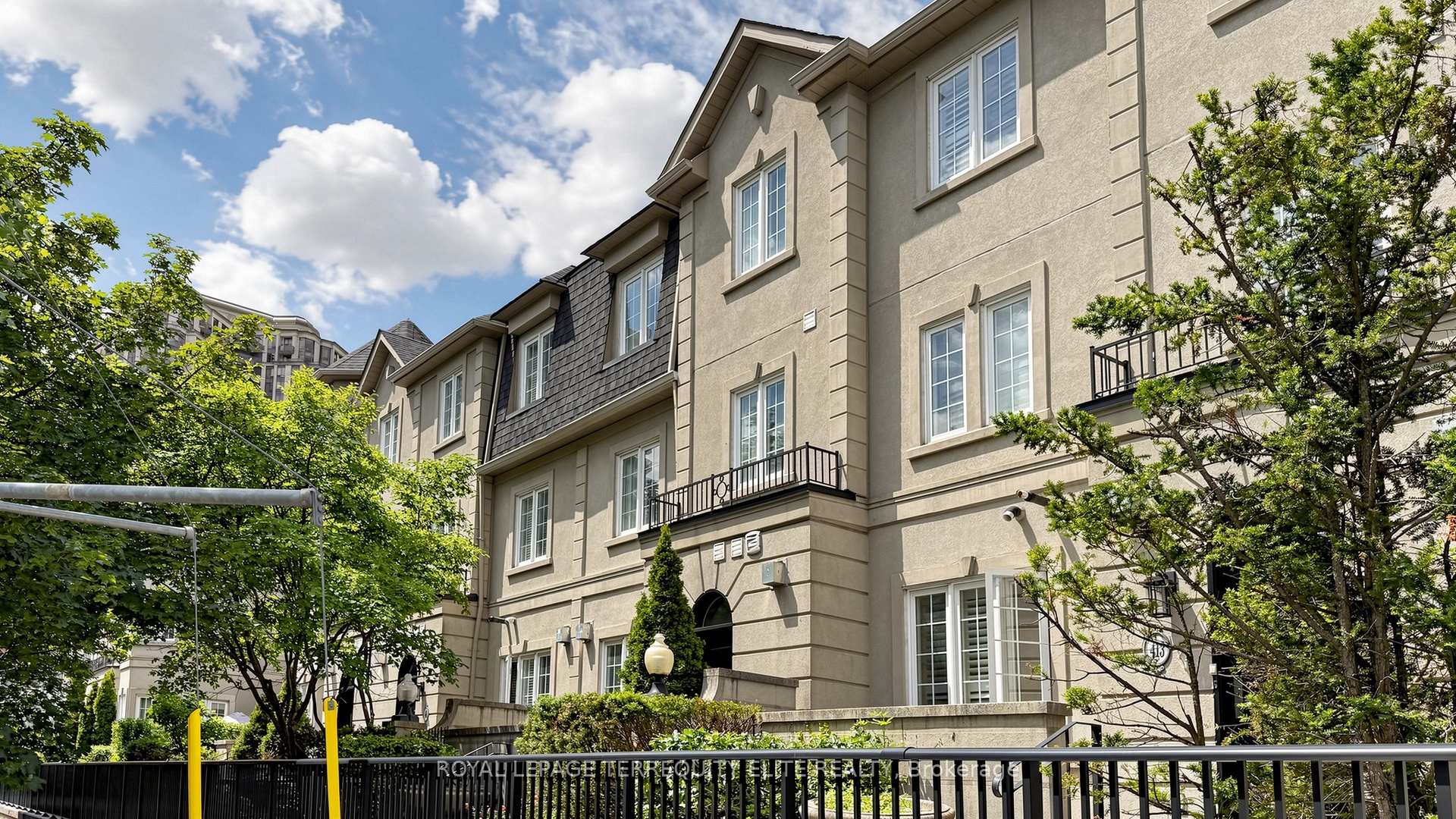 Photo 4 of Unit 412, 11 Everson Drive, North York, Willowdale East — HOMEH
