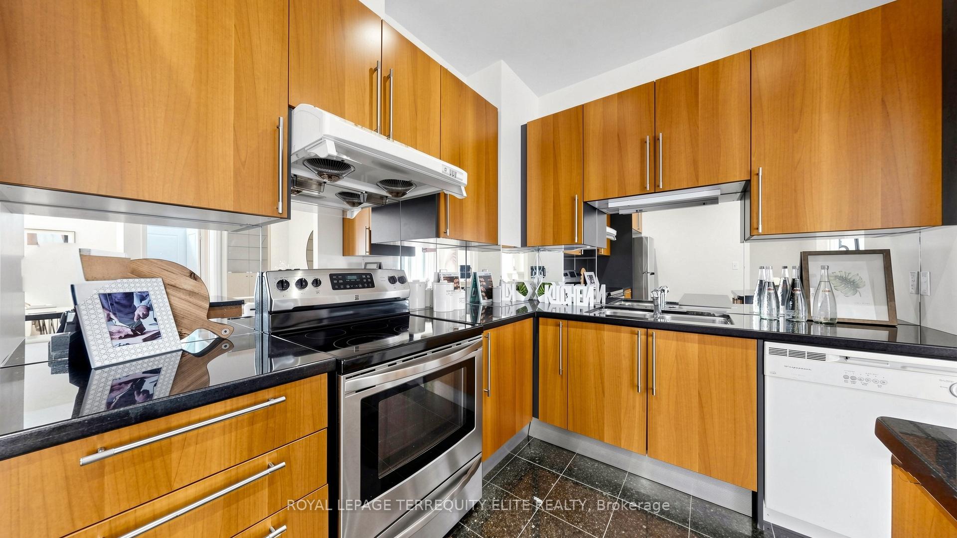 Photo 18 of Unit 412, 11 Everson Drive, North York, Willowdale East — HOMEH