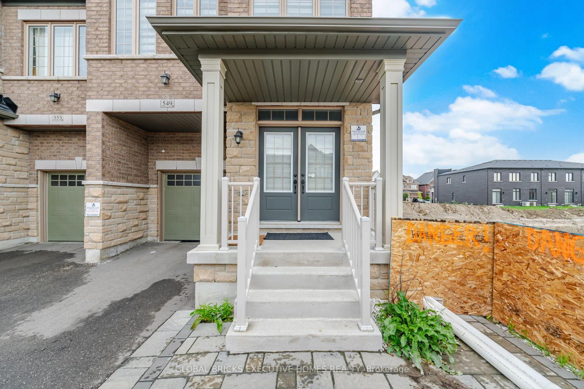 Photo 5 of 549 Barons Street, Vaughan, Kleinburg — HOMEH