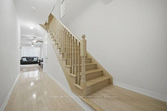 Photo 21 of 549 Barons Street, Vaughan, Kleinburg — HOMEH
