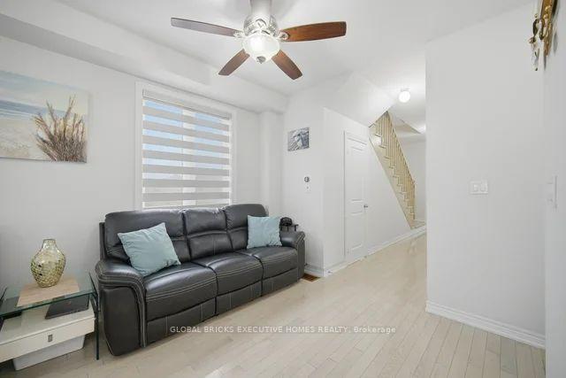 Photo 11 of 549 Barons Street, Vaughan, Kleinburg — HOMEH