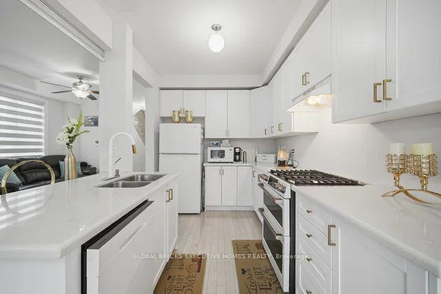 Photo 15 of 549 Barons Street, Vaughan, Kleinburg — HOMEH