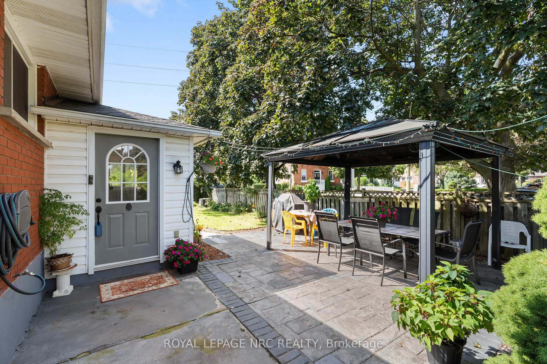 Photo 3 of 476 Vine Street, St. Catharines, Vine/Linwell — HOMEH