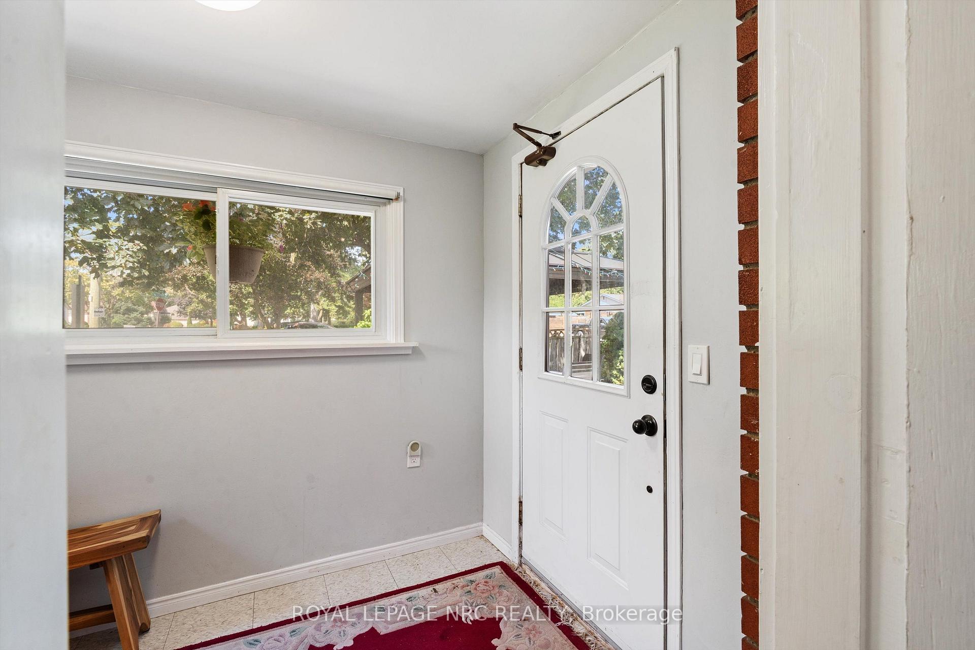 Photo 4 of 476 Vine Street, St. Catharines, Vine/Linwell — HOMEH