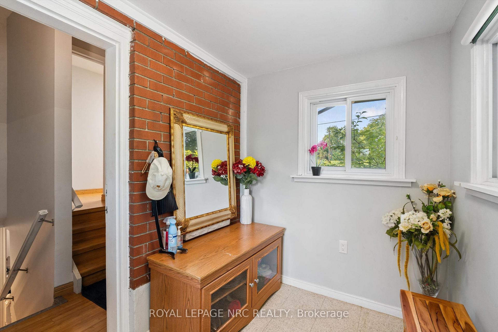 Photo 7 of 476 Vine Street, St. Catharines, Vine/Linwell — HOMEH