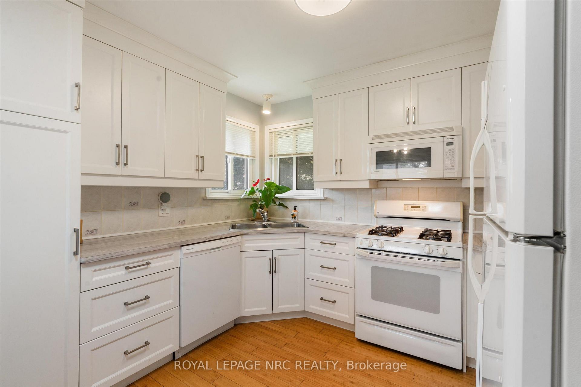 Photo 8 of 476 Vine Street, St. Catharines, Vine/Linwell — HOMEH