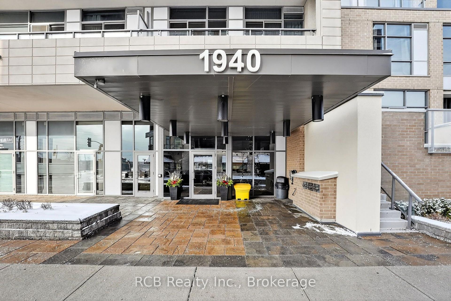 Photo 2 of Unit 1006, 1940 Ironstone Drive, Burlington, Uptown — HOMEH