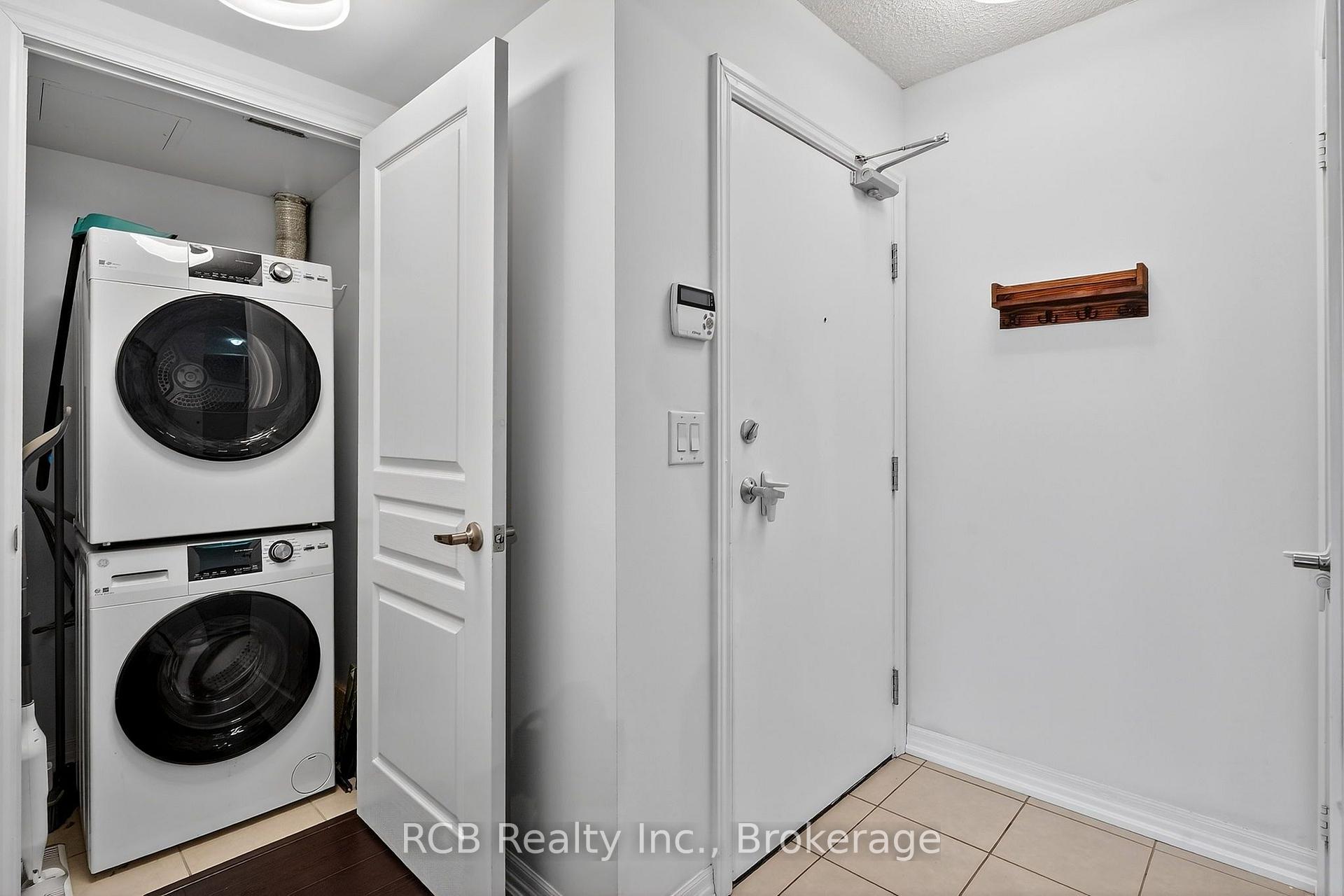 Photo 7 of Unit 1006, 1940 Ironstone Drive, Burlington, Uptown — HOMEH