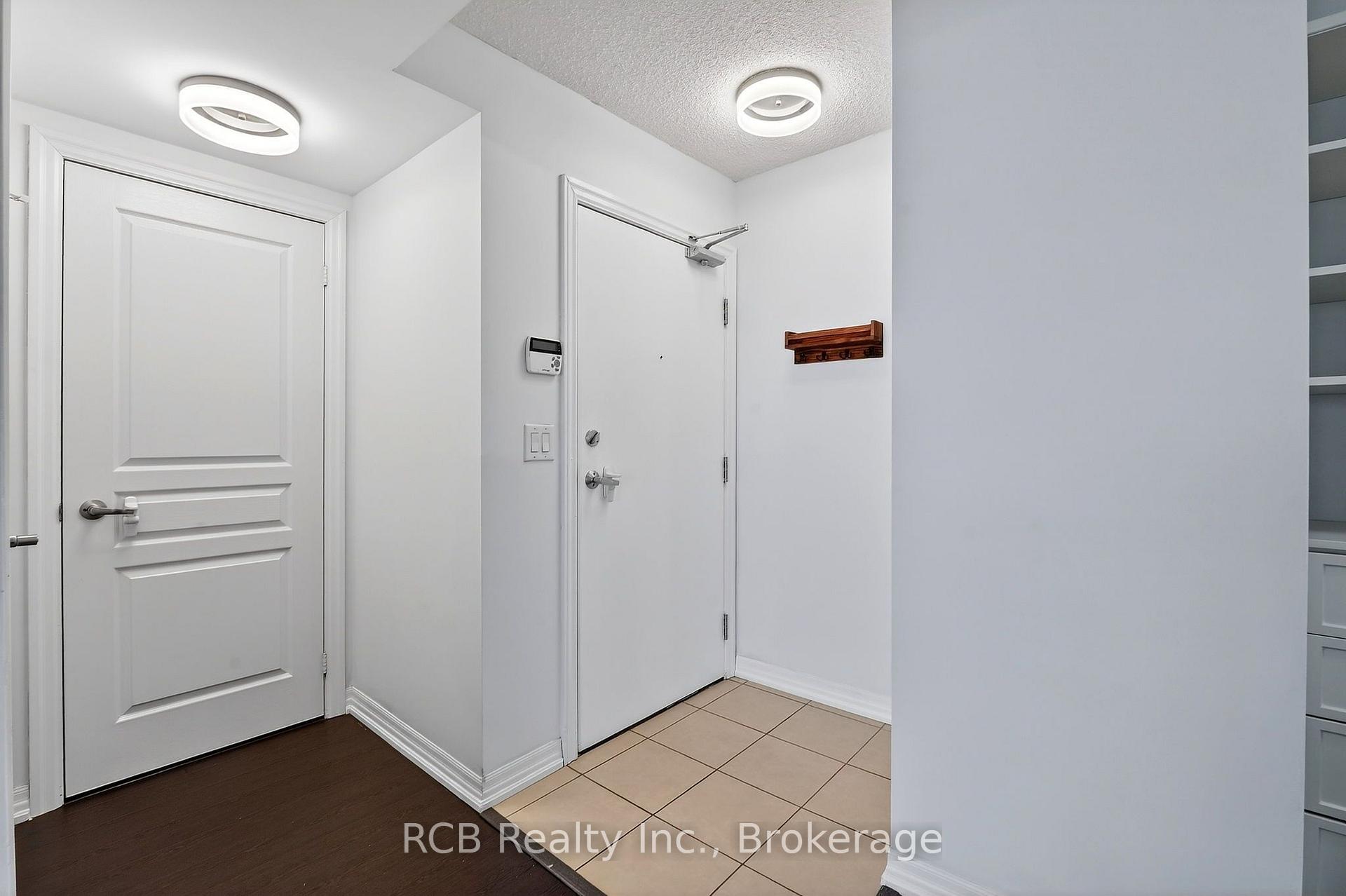 Photo 8 of Unit 1006, 1940 Ironstone Drive, Burlington, Uptown — HOMEH