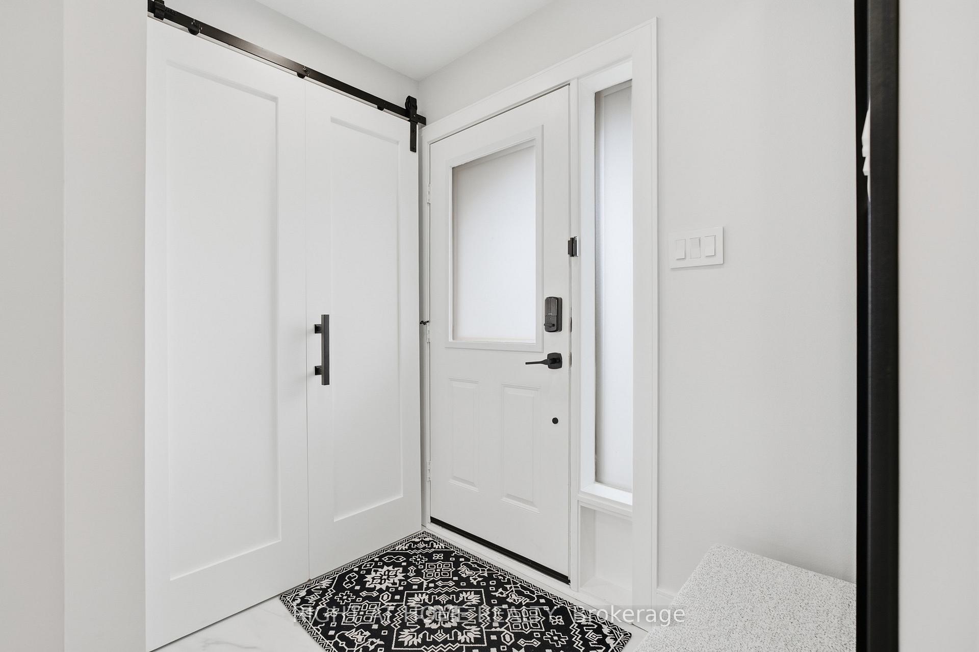 Photo 2 of 217 Rosanna Crescent, Vaughan, Maple — HOMEH