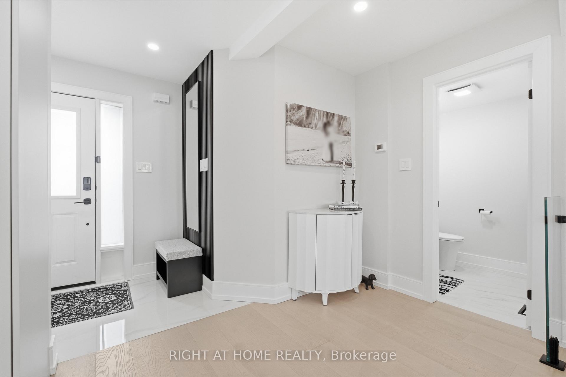Photo 3 of 217 Rosanna Crescent, Vaughan, Maple — HOMEH