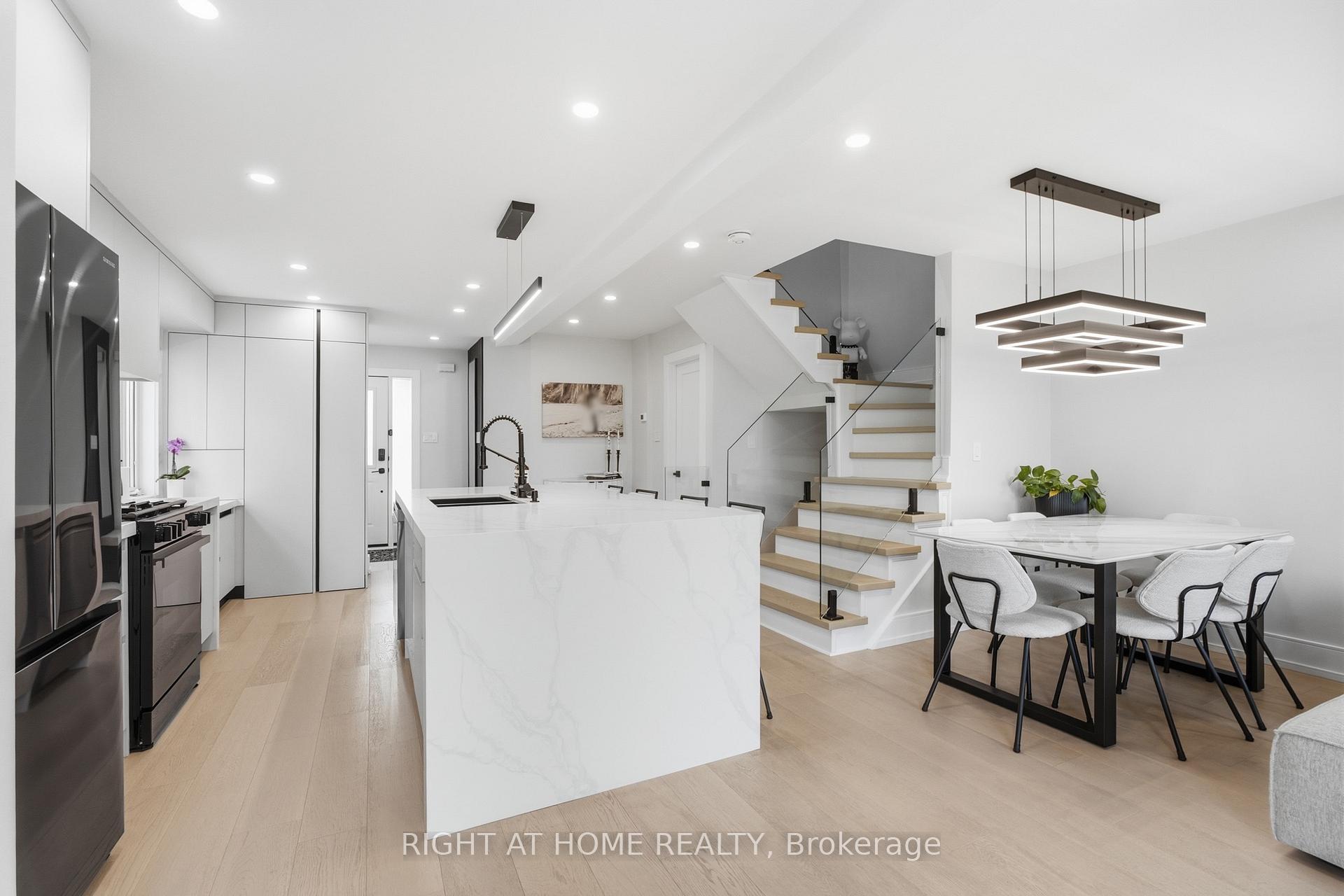 Photo 9 of 217 Rosanna Crescent, Vaughan, Maple — HOMEH