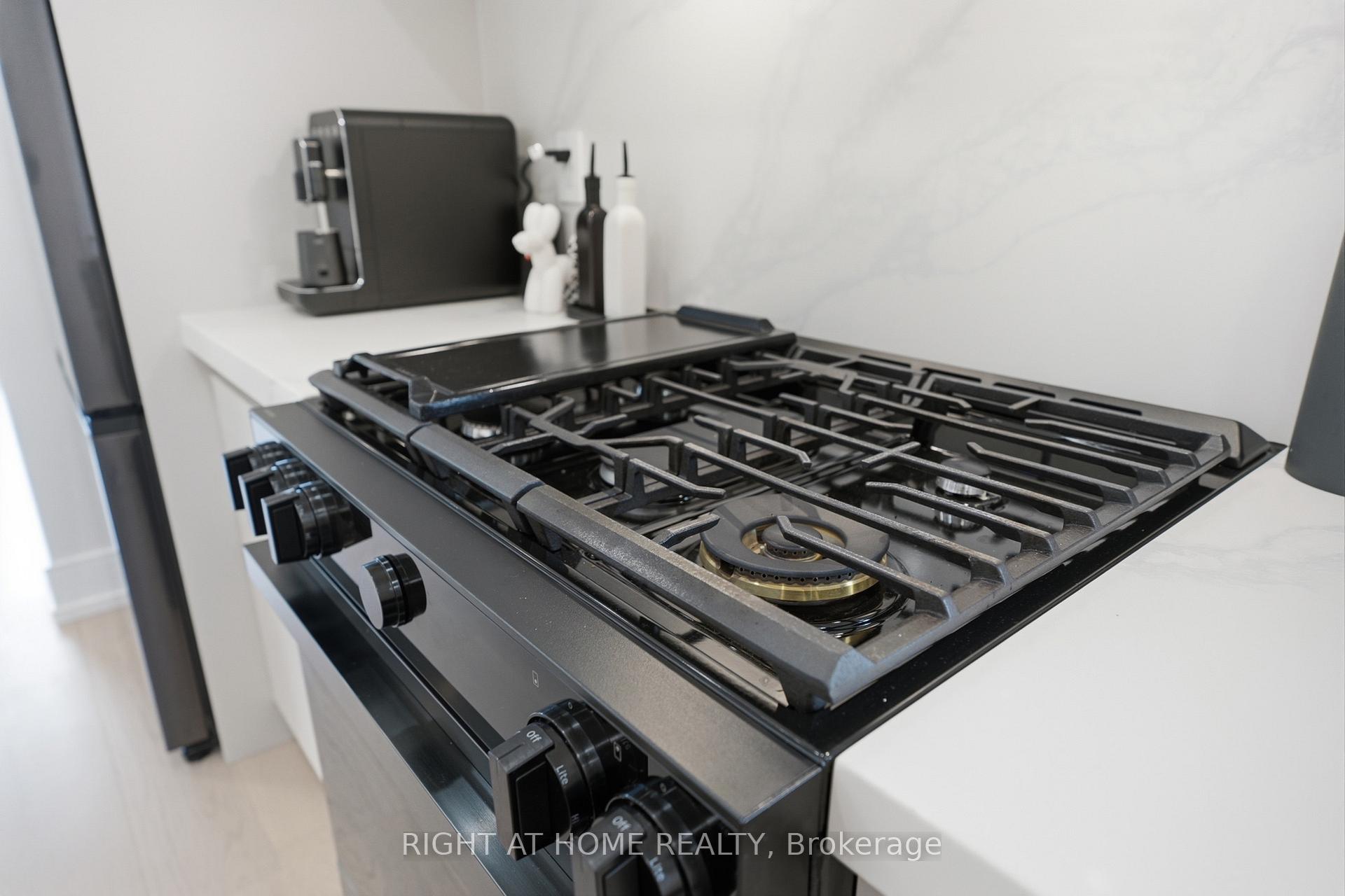 Photo 11 of 217 Rosanna Crescent, Vaughan, Maple — HOMEH