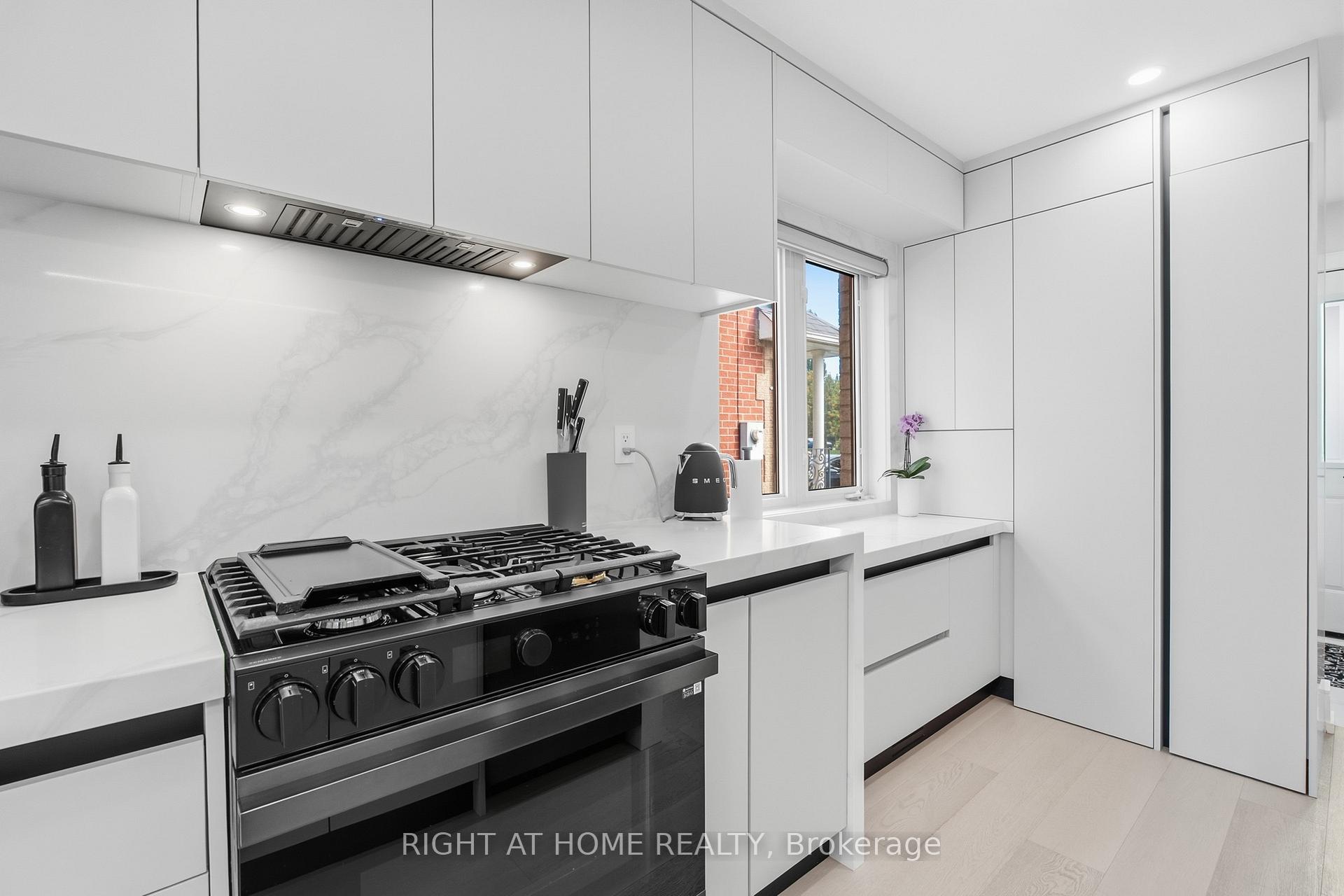 Photo 12 of 217 Rosanna Crescent, Vaughan, Maple — HOMEH