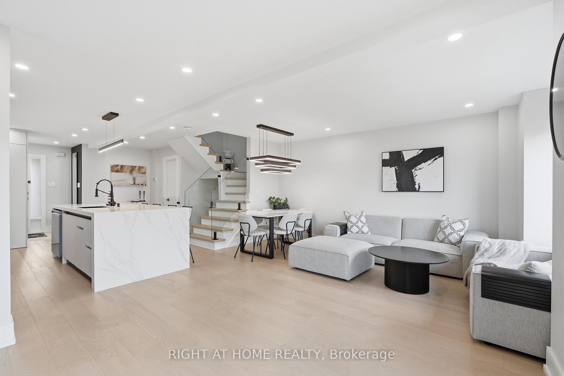 Photo 14 of 217 Rosanna Crescent, Vaughan, Maple — HOMEH