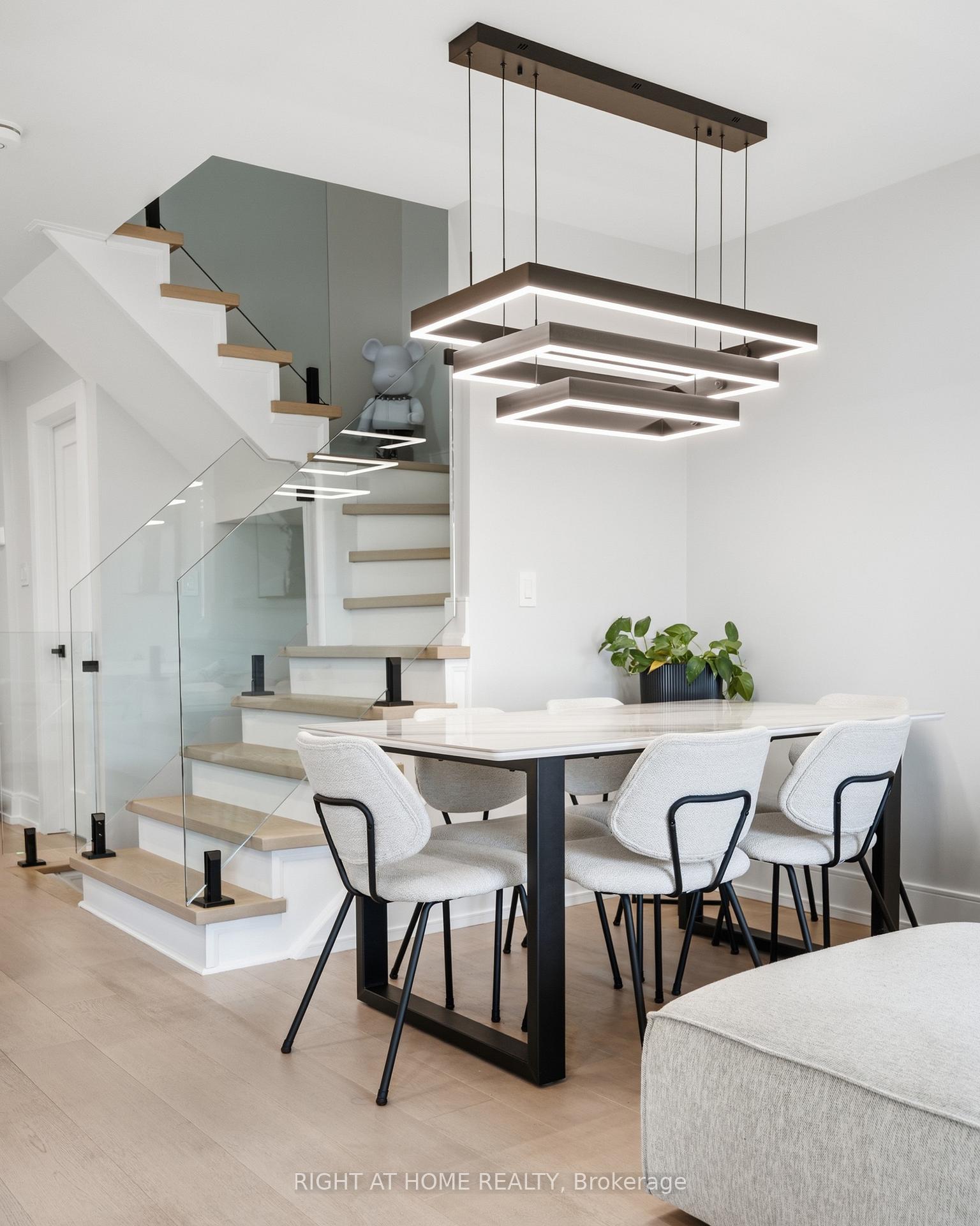 Photo 16 of 217 Rosanna Crescent, Vaughan, Maple — HOMEH