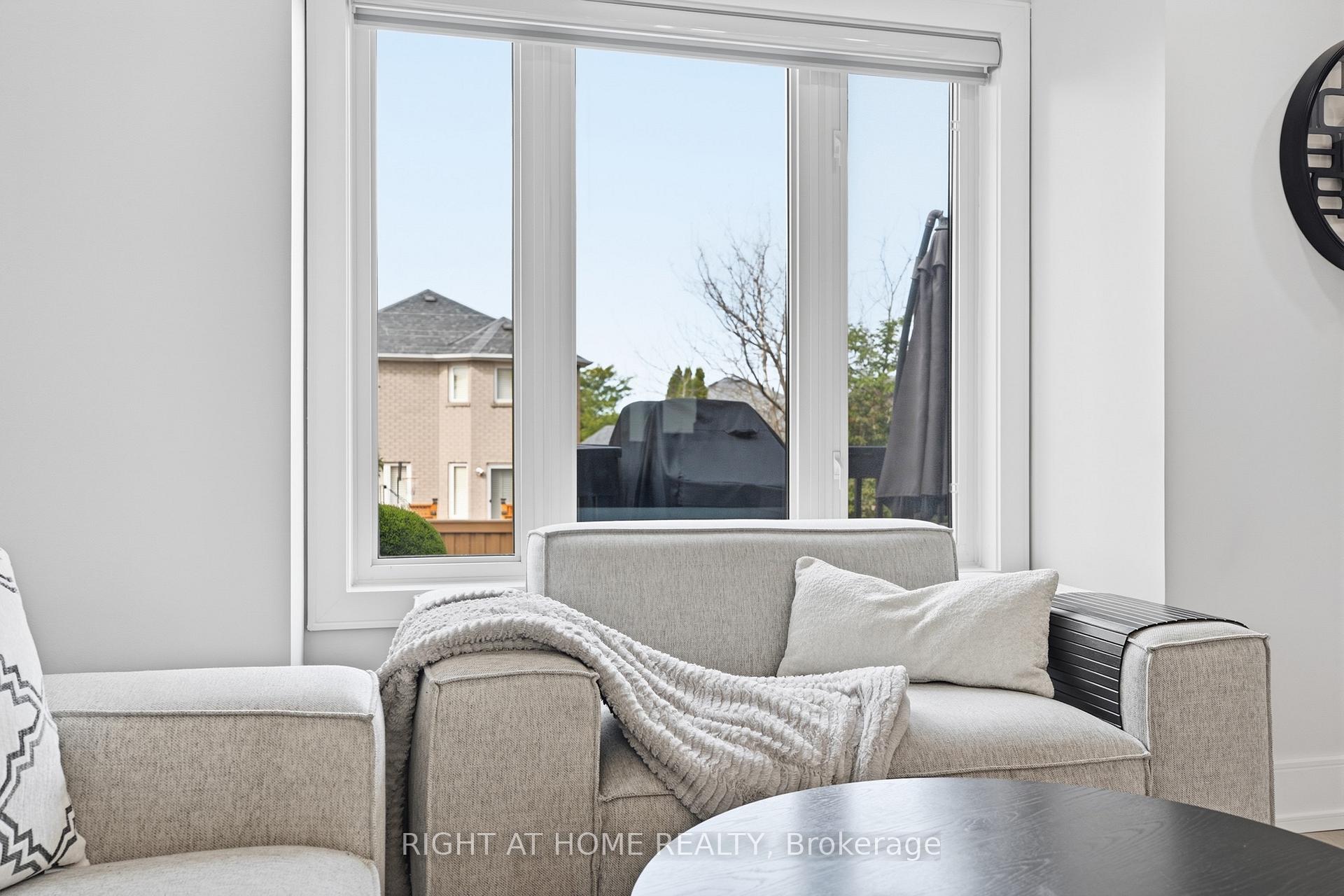 Photo 21 of 217 Rosanna Crescent, Vaughan, Maple — HOMEH