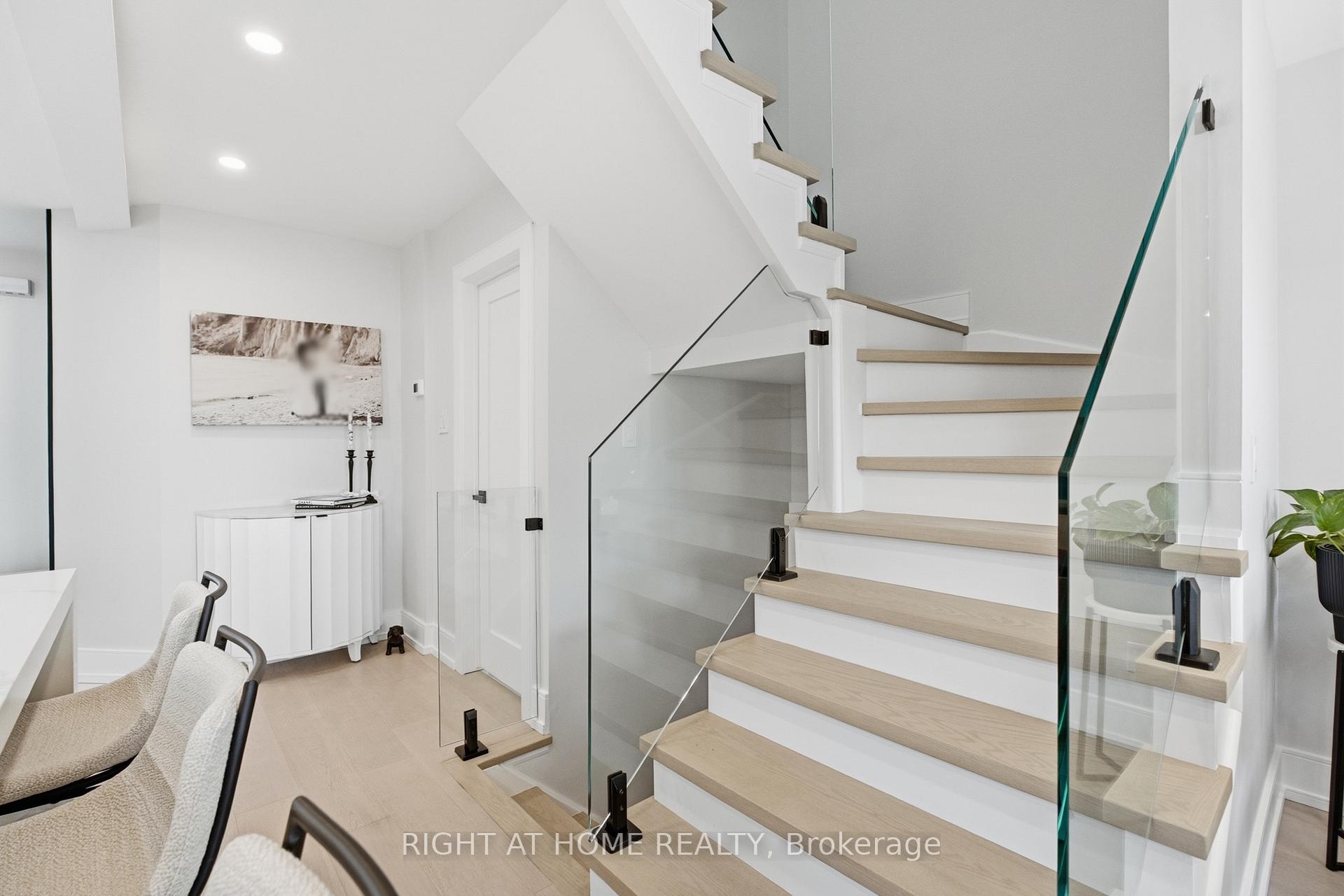 Photo 23 of 217 Rosanna Crescent, Vaughan, Maple — HOMEH