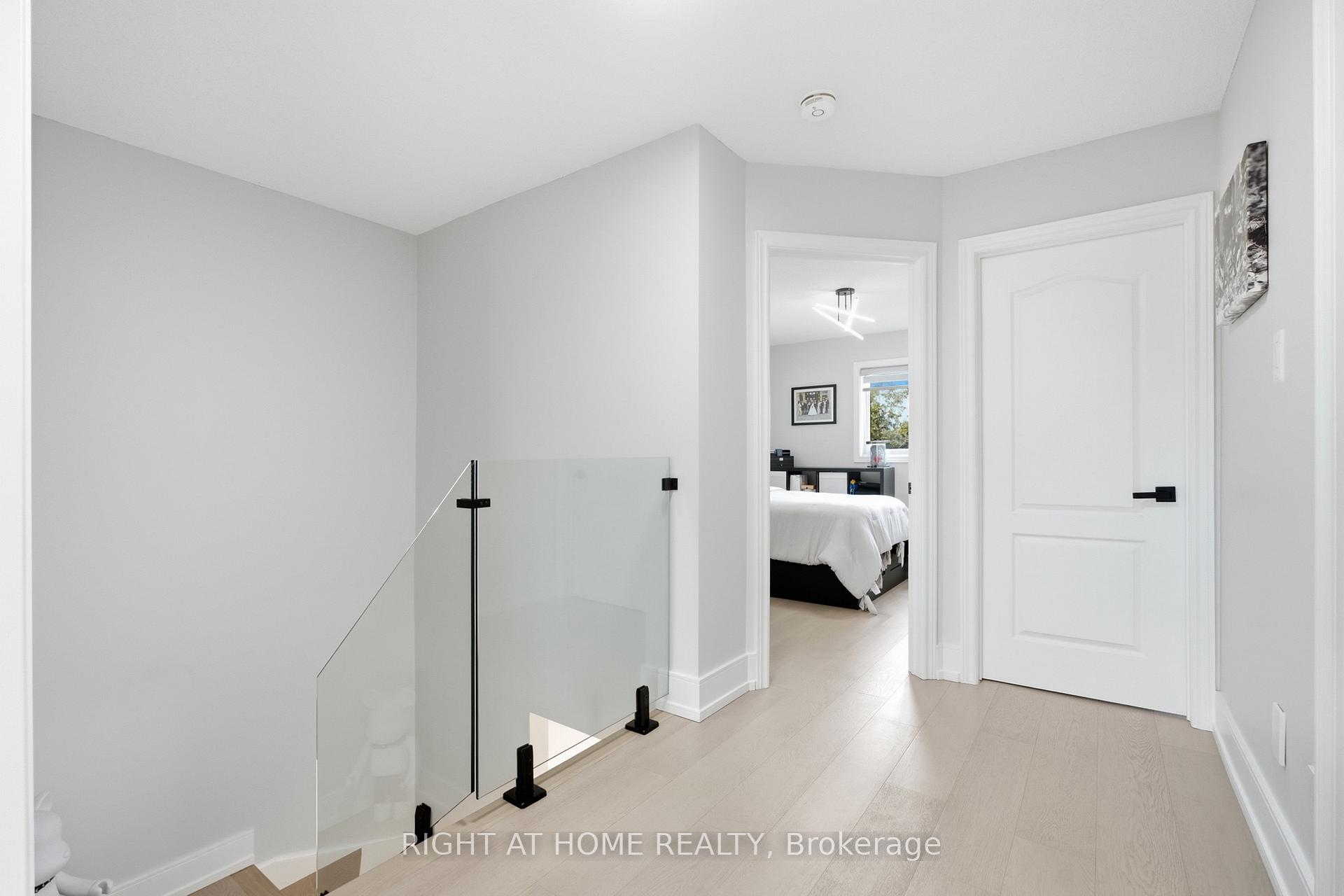 Photo 25 of 217 Rosanna Crescent, Vaughan, Maple — HOMEH