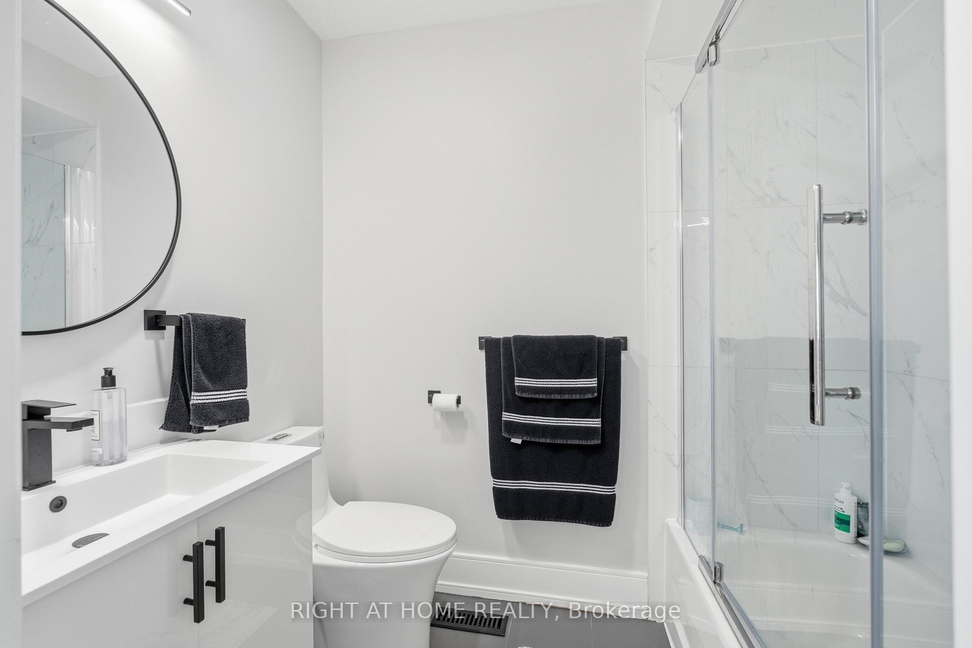 Photo 31 of 217 Rosanna Crescent, Vaughan, Maple — HOMEH