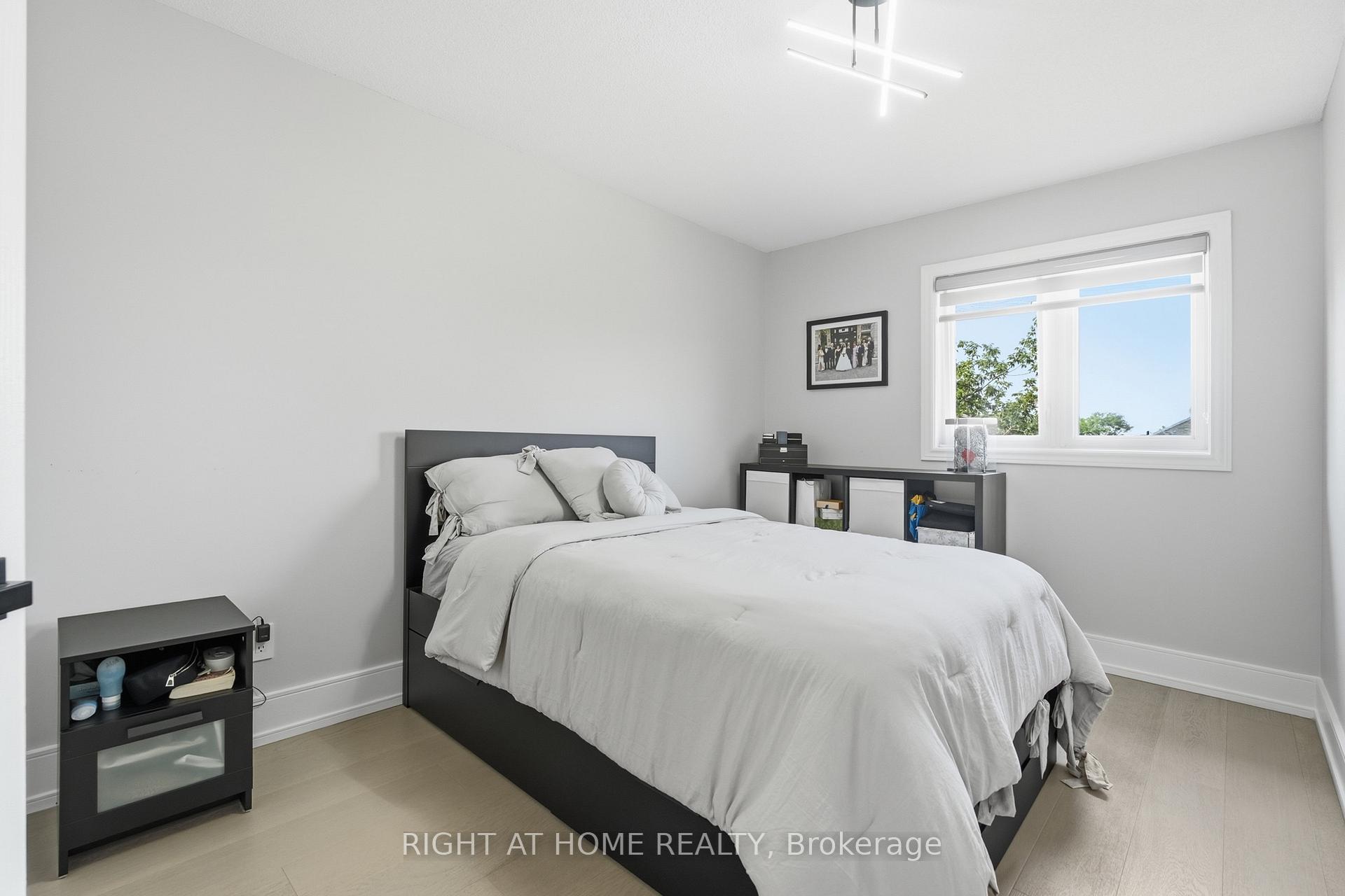 Photo 32 of 217 Rosanna Crescent, Vaughan, Maple — HOMEH