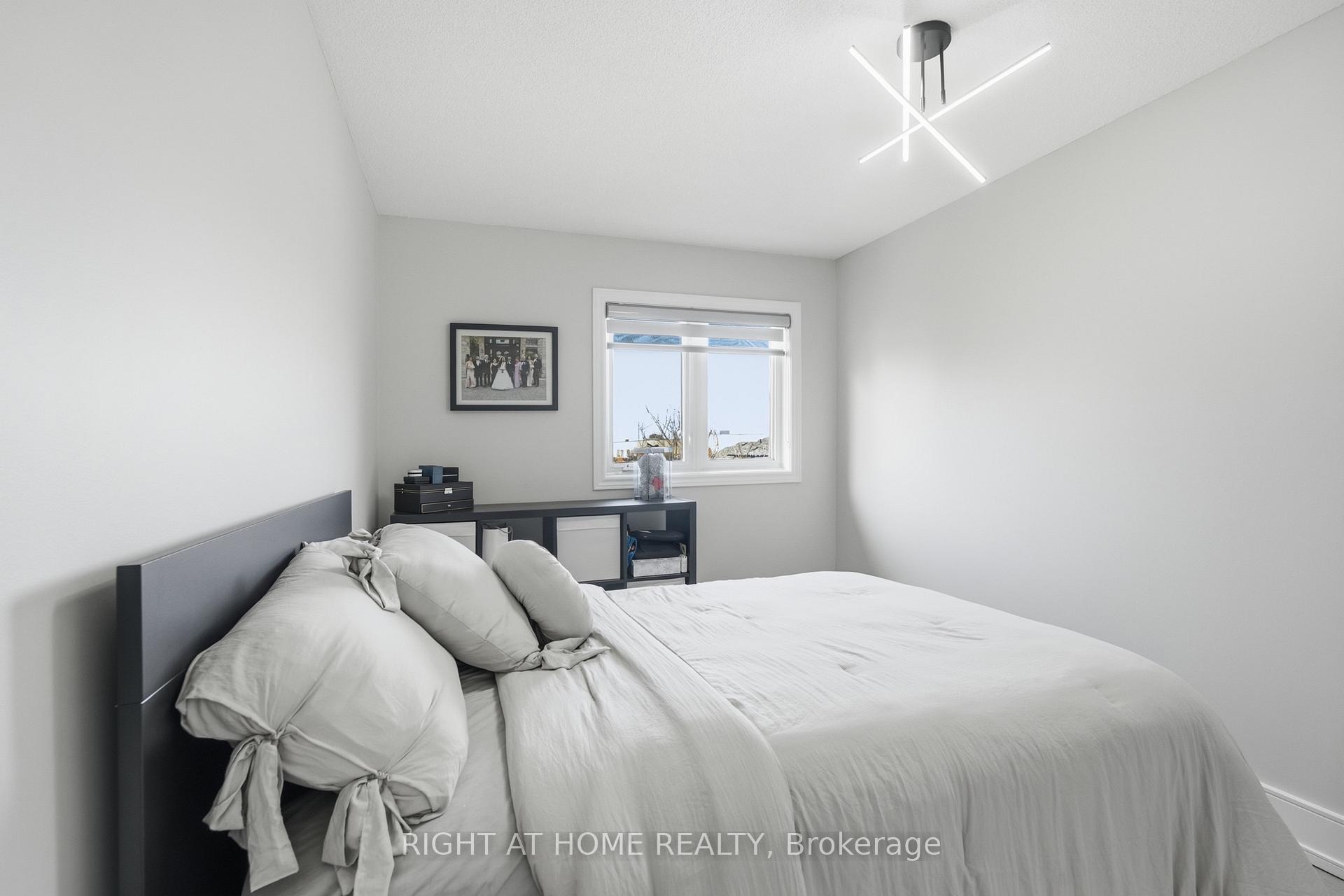 Photo 33 of 217 Rosanna Crescent, Vaughan, Maple — HOMEH