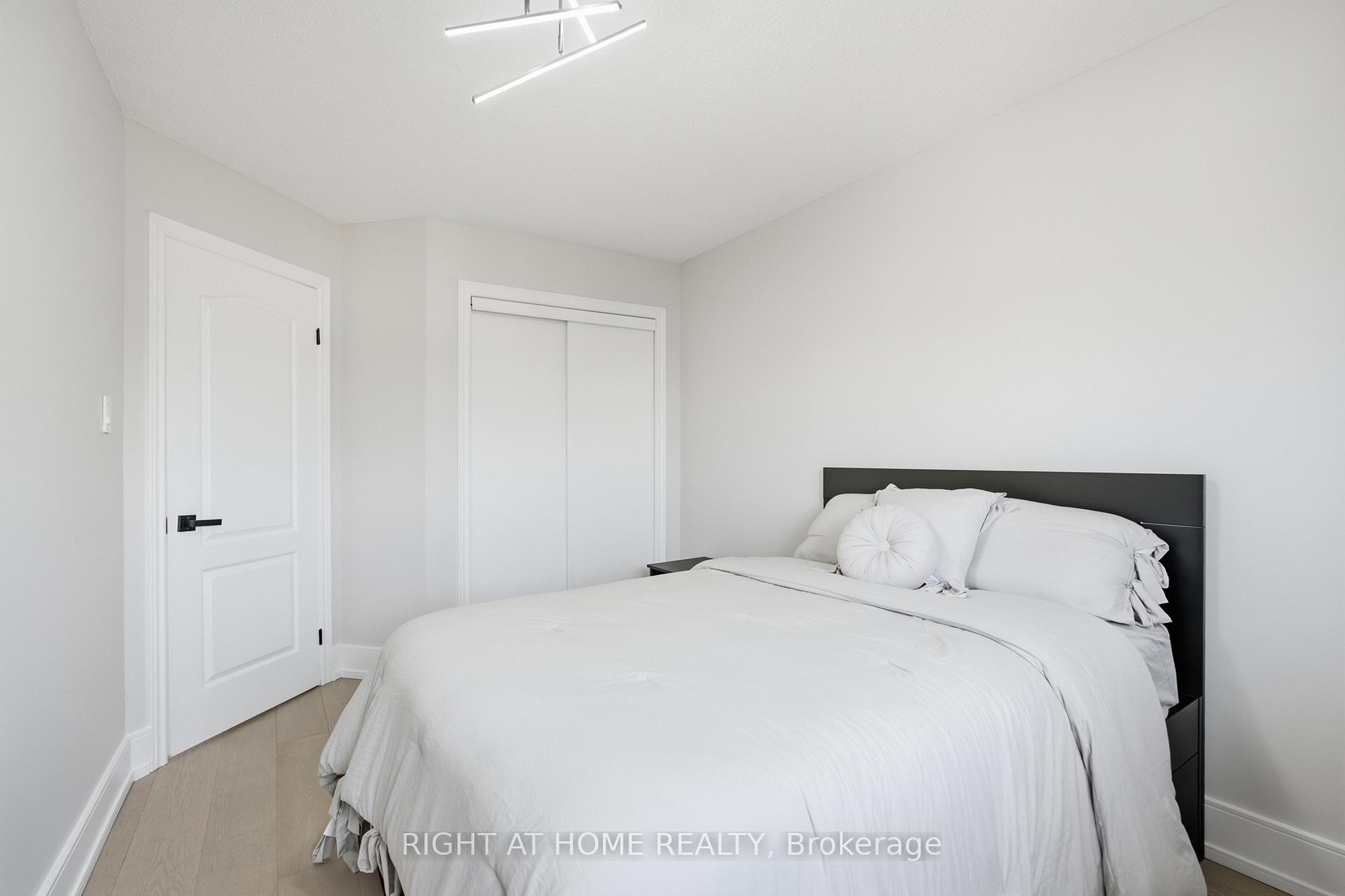 Photo 34 of 217 Rosanna Crescent, Vaughan, Maple — HOMEH