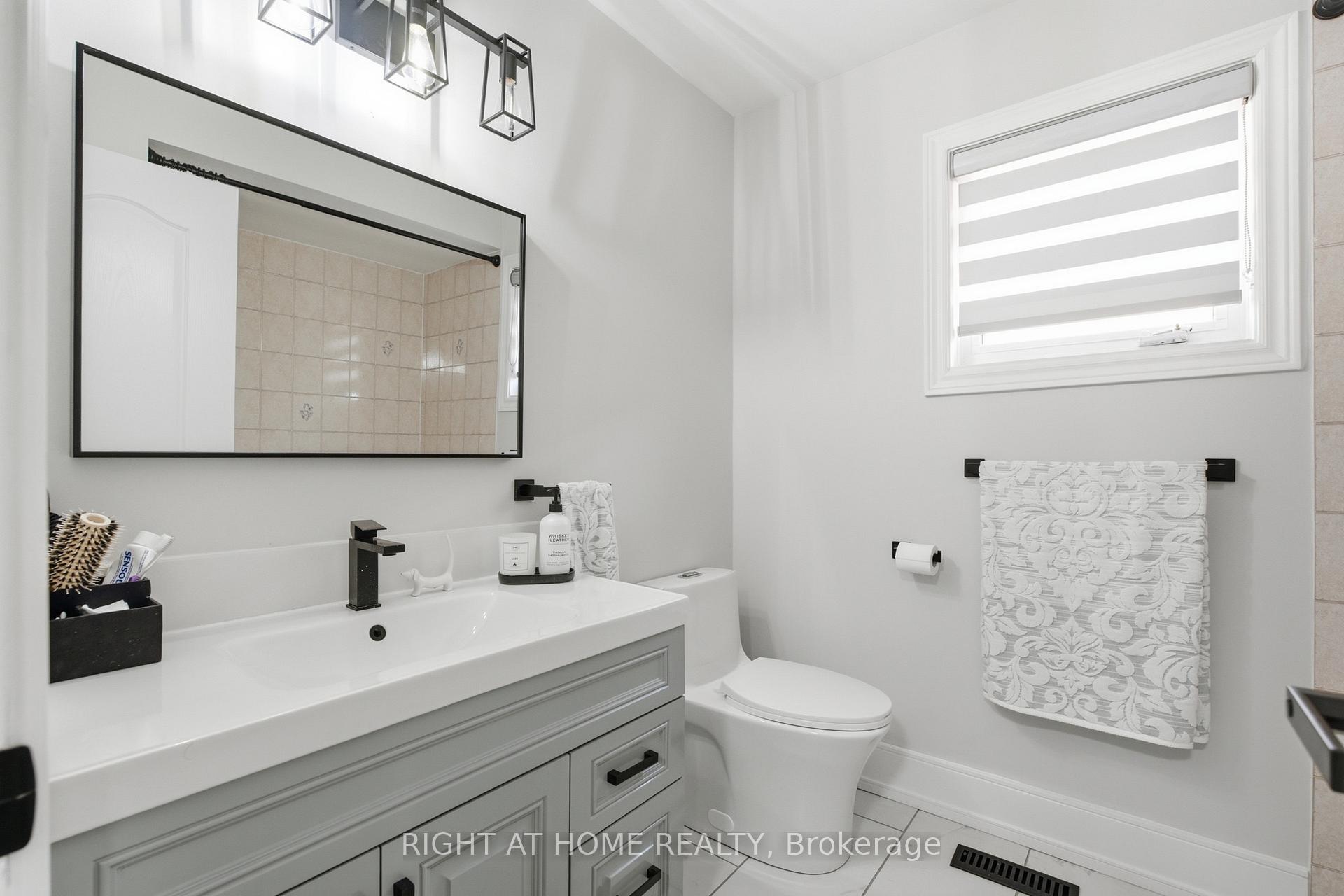 Photo 35 of 217 Rosanna Crescent, Vaughan, Maple — HOMEH