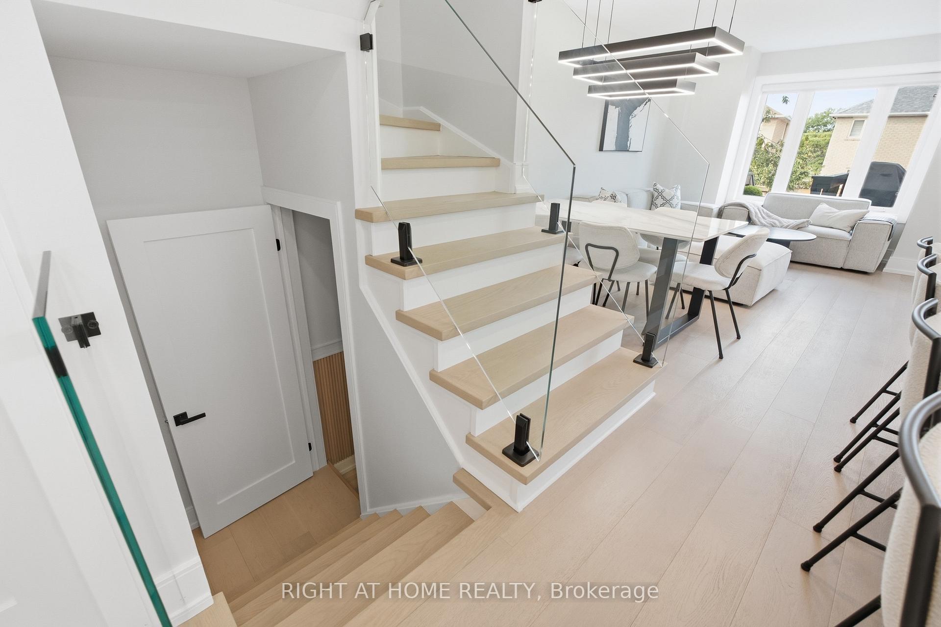 Photo 36 of 217 Rosanna Crescent, Vaughan, Maple — HOMEH