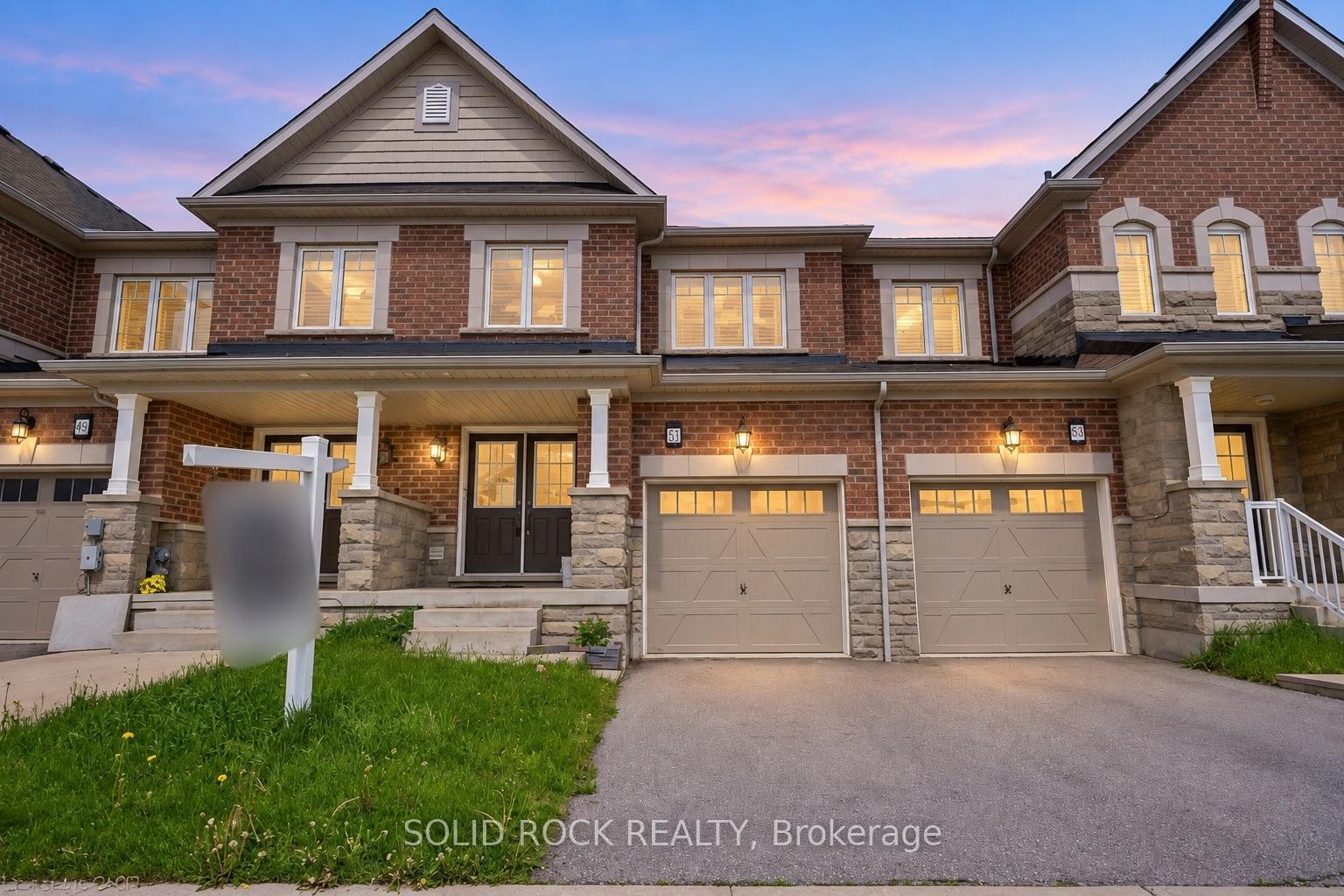 Photo 4 of 457 Queen Mary Drive, Brampton, Northwest Brampton — HOMEH